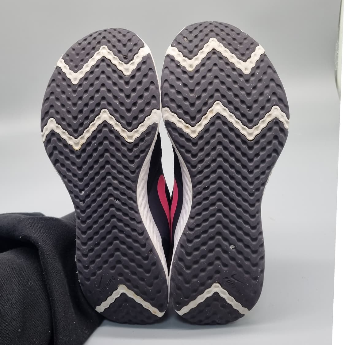 나이키 레볼루션  여성 운동화230 상품이미지3