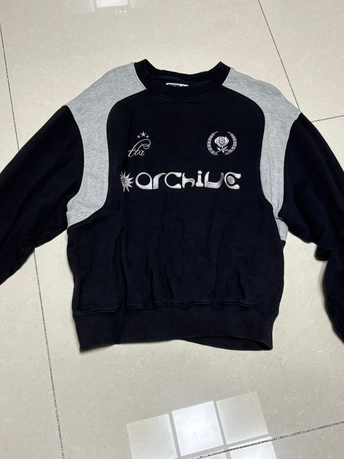 토우토우아카이브 바시티 맨투맨 네이비 S 상품이미지2