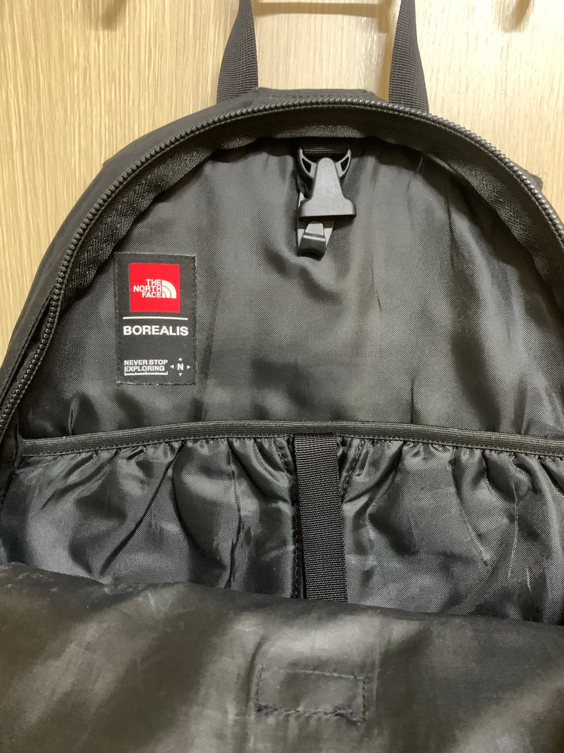 노스페이스 블랙 백팩 가방 상품이미지4