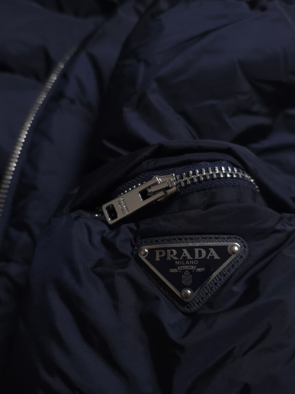 [54] 프라다 리나일론 패딩 다크 네이비(SGB112) 상품이미지3