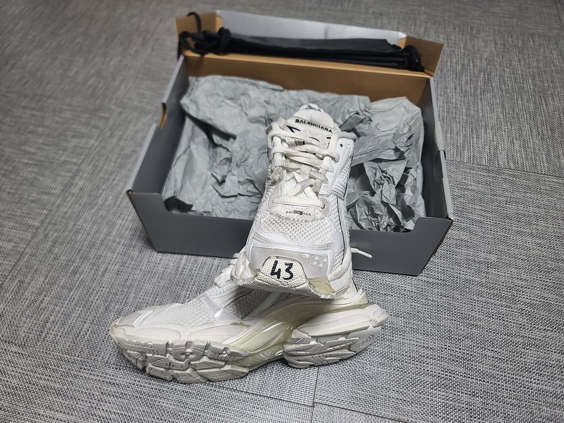 발렌시아가 뉴러너 화이트 43 스니커즈 상품이미지1