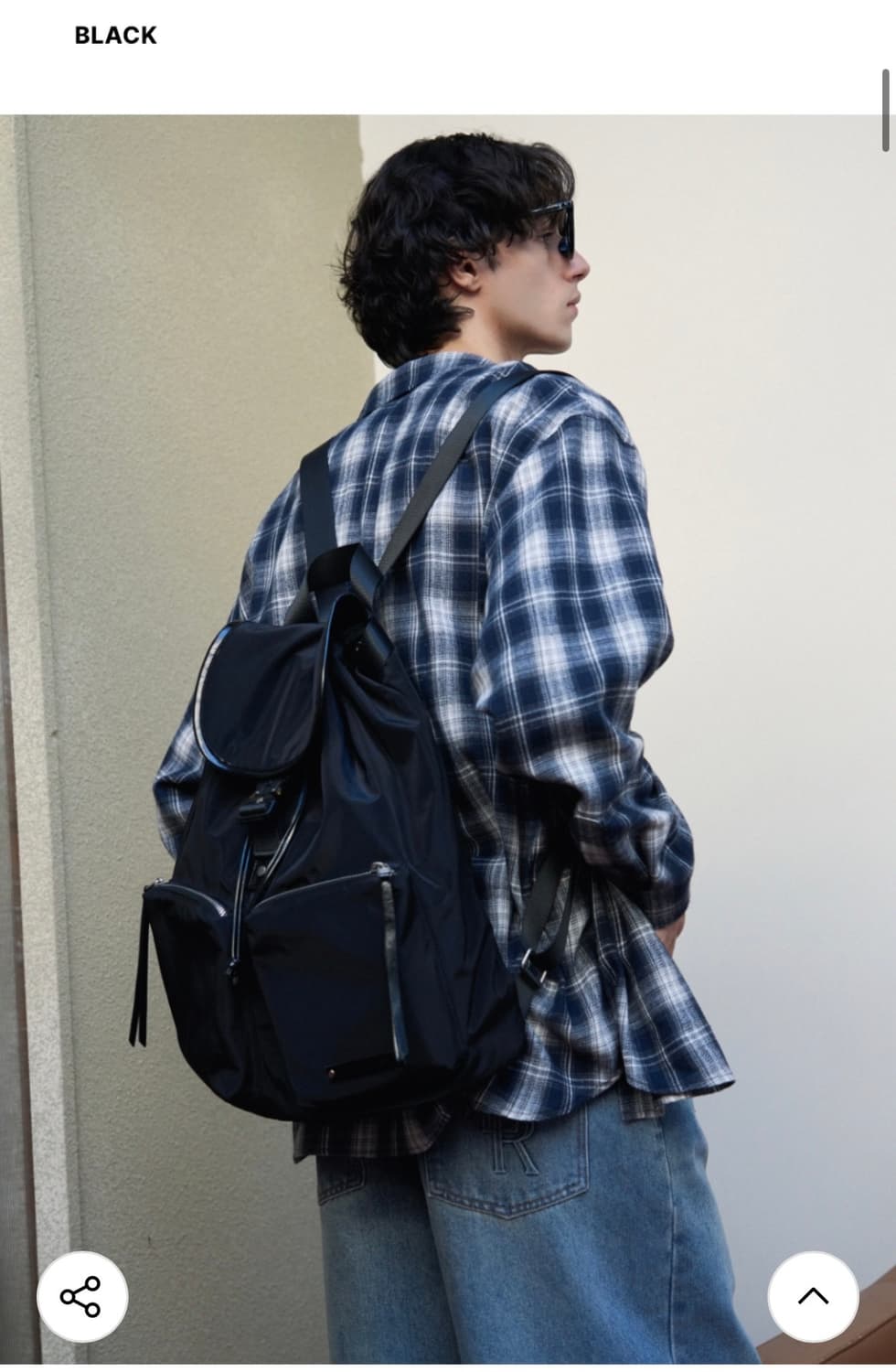 레더리 글로시 나일론 버킷 백팩 [BLACK] 판매 상품이미지3