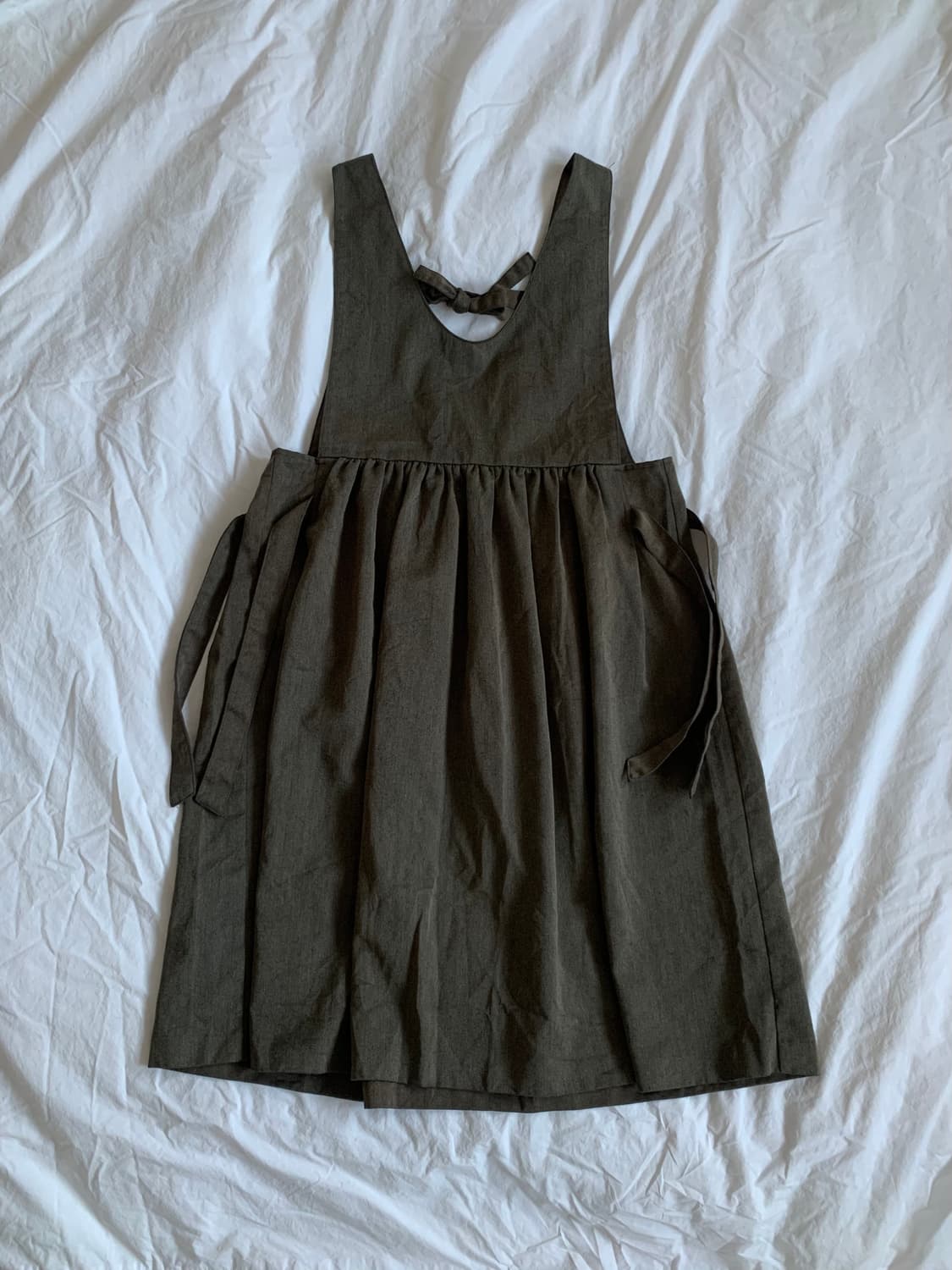 카키 에이프런 원피스 상품이미지1