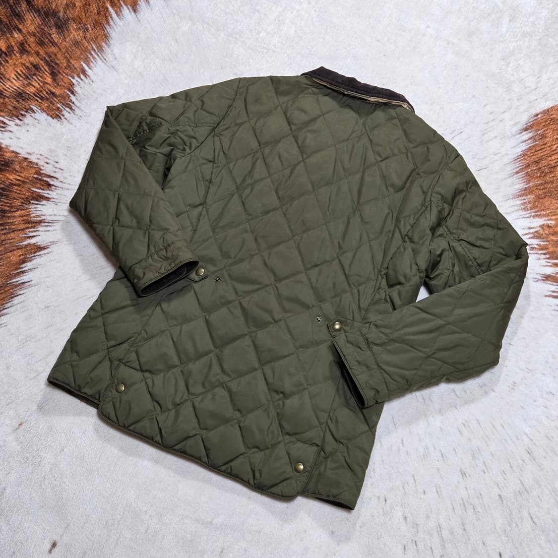 버커루 카키 누빔 덕다운 경량 패딩 자켓 상품이미지5