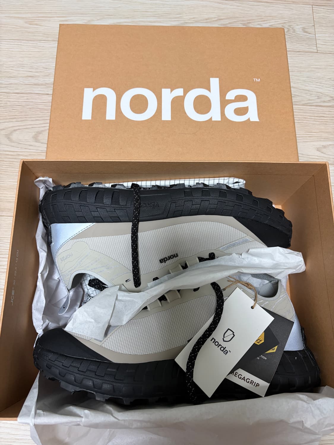 노다(Norda) cinder 001(새상품, US9) 상품이미지1