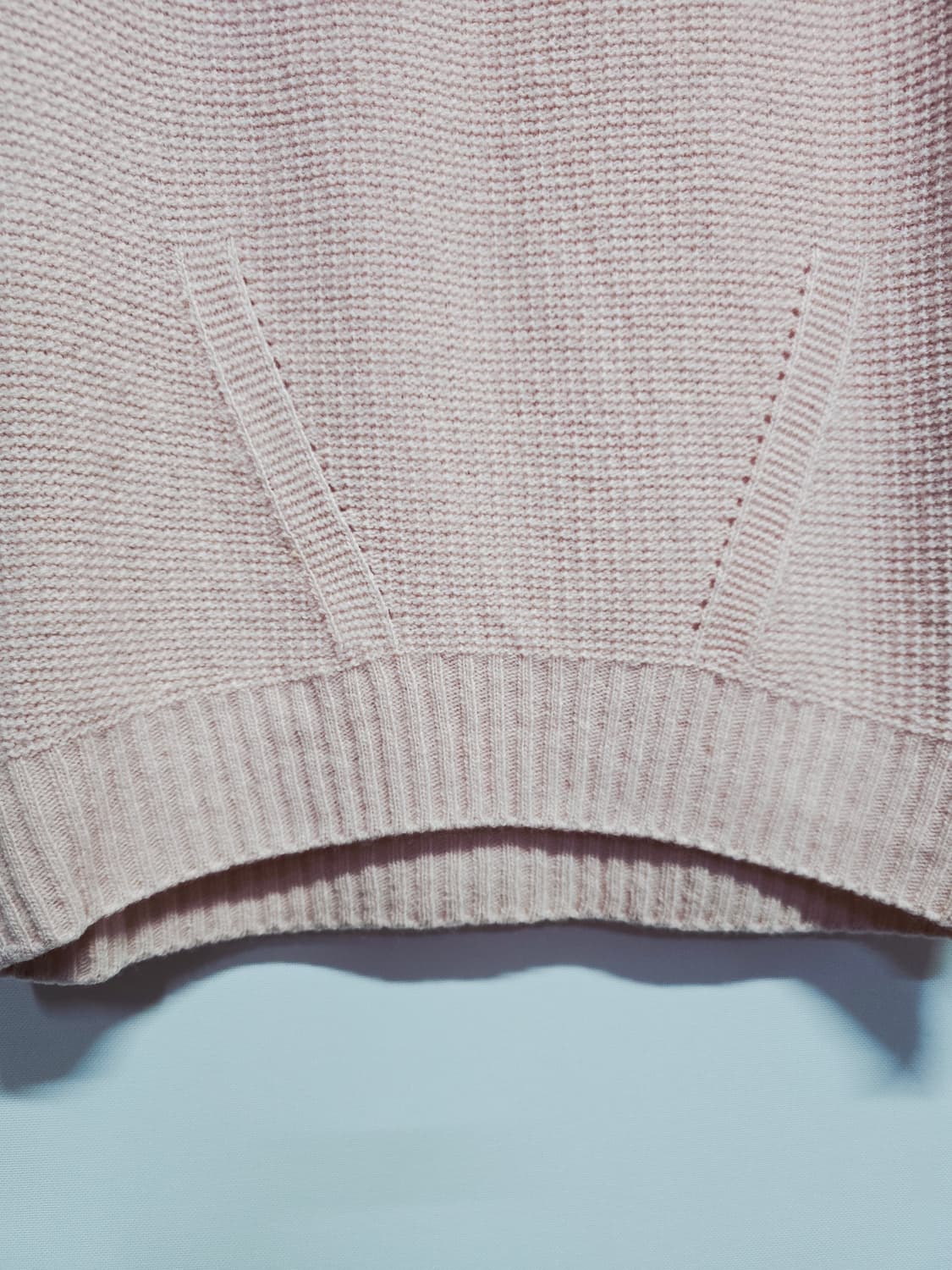 더아이잗 핑크색 모100%니트 스웨터 상품이미지3