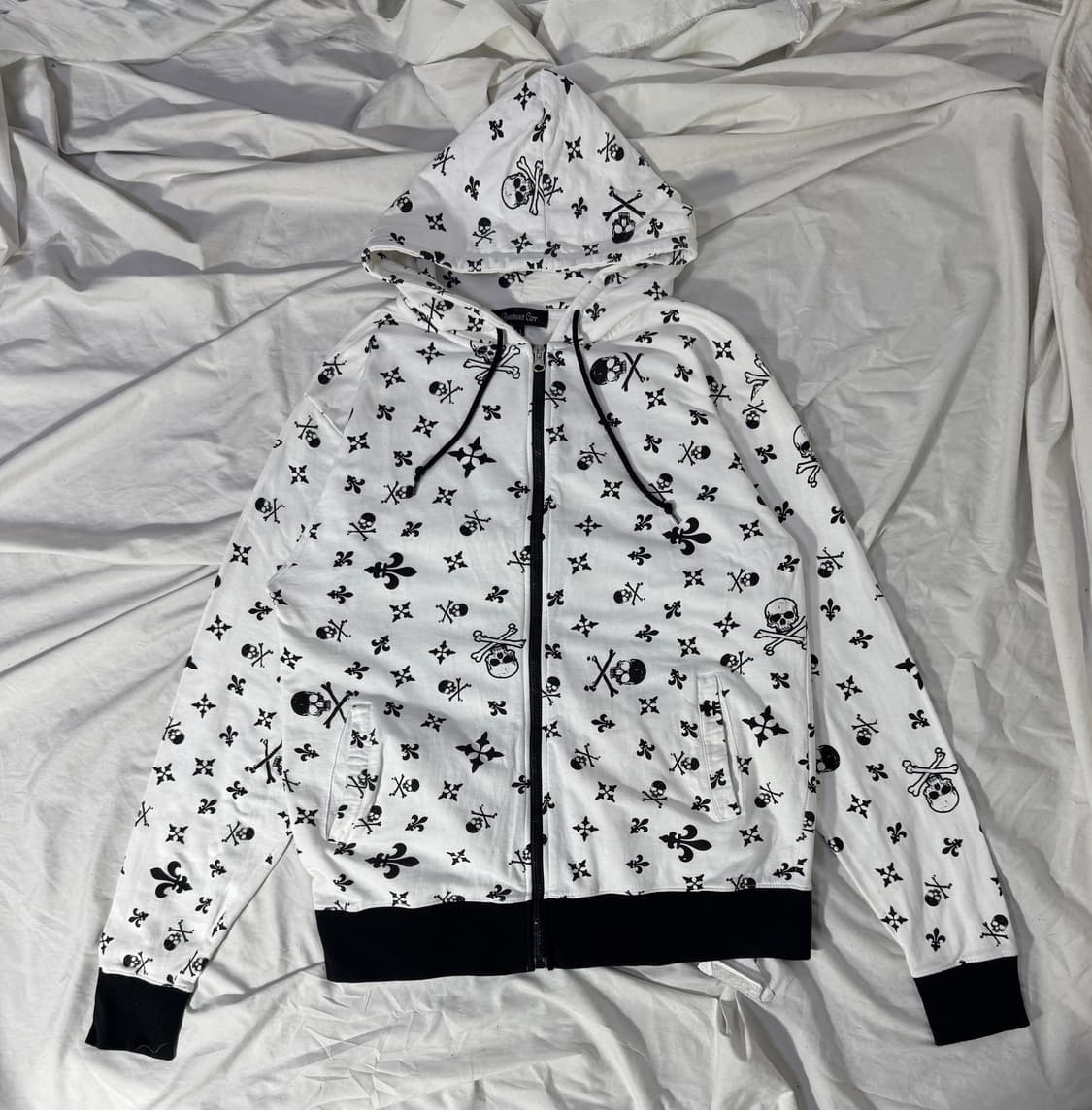 Beaumont carr 스컬 크로스본 후드집업 상품이미지1