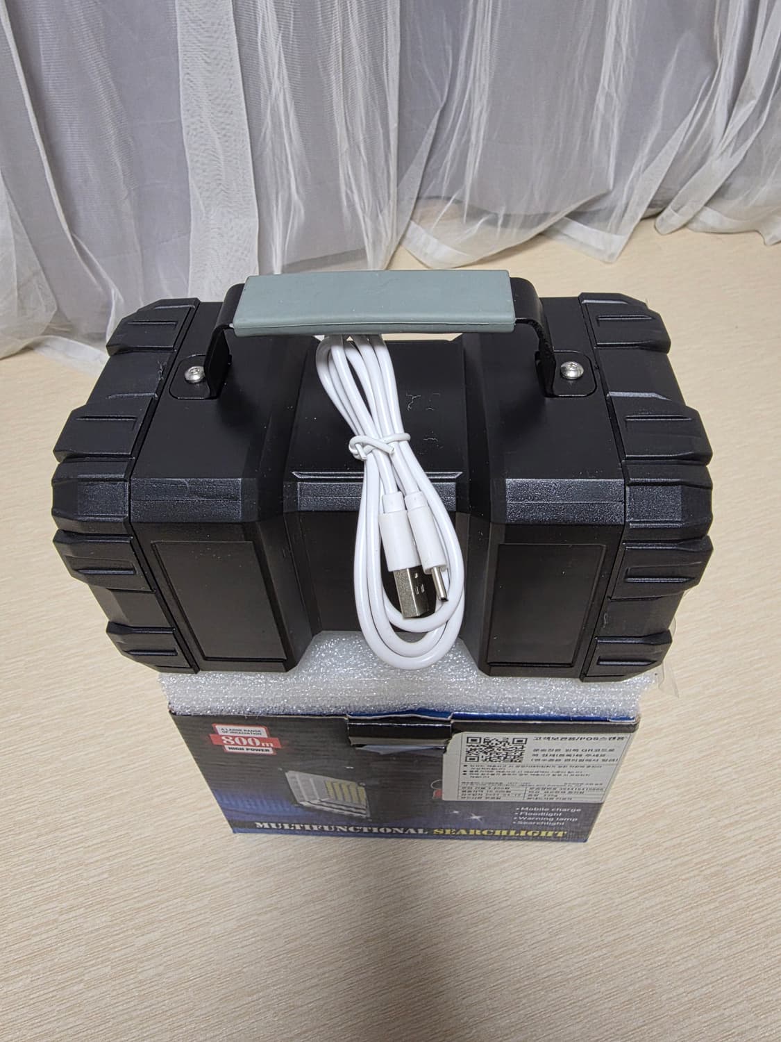 다기능 캠핑 양면라이트 + 보조배터리 겸용 새제품

- 박스에 담겨 있고 상품이미지1