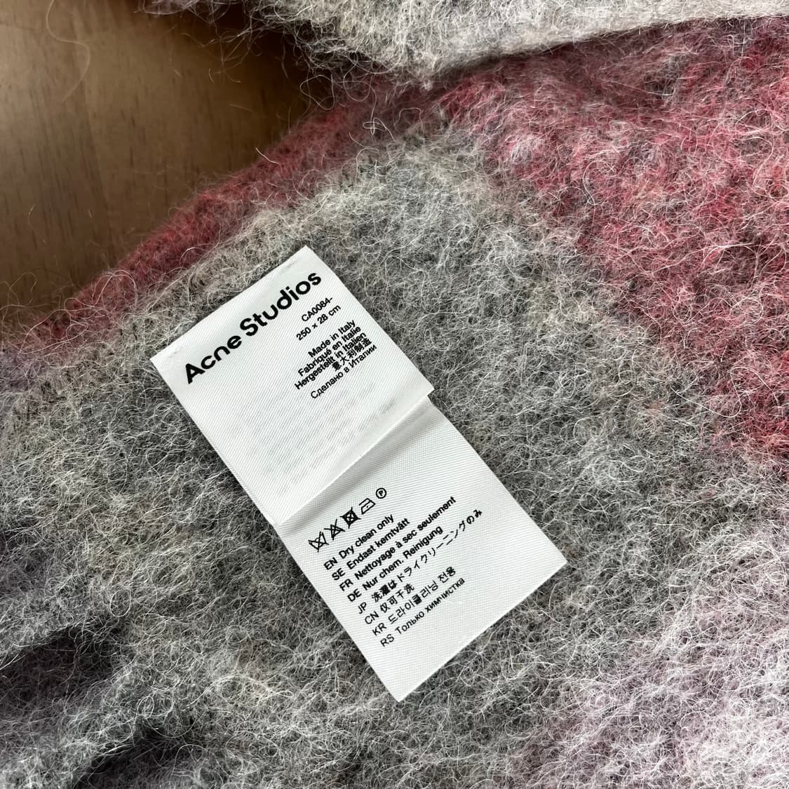 아크네 스튜디오 머플러 상품이미지3