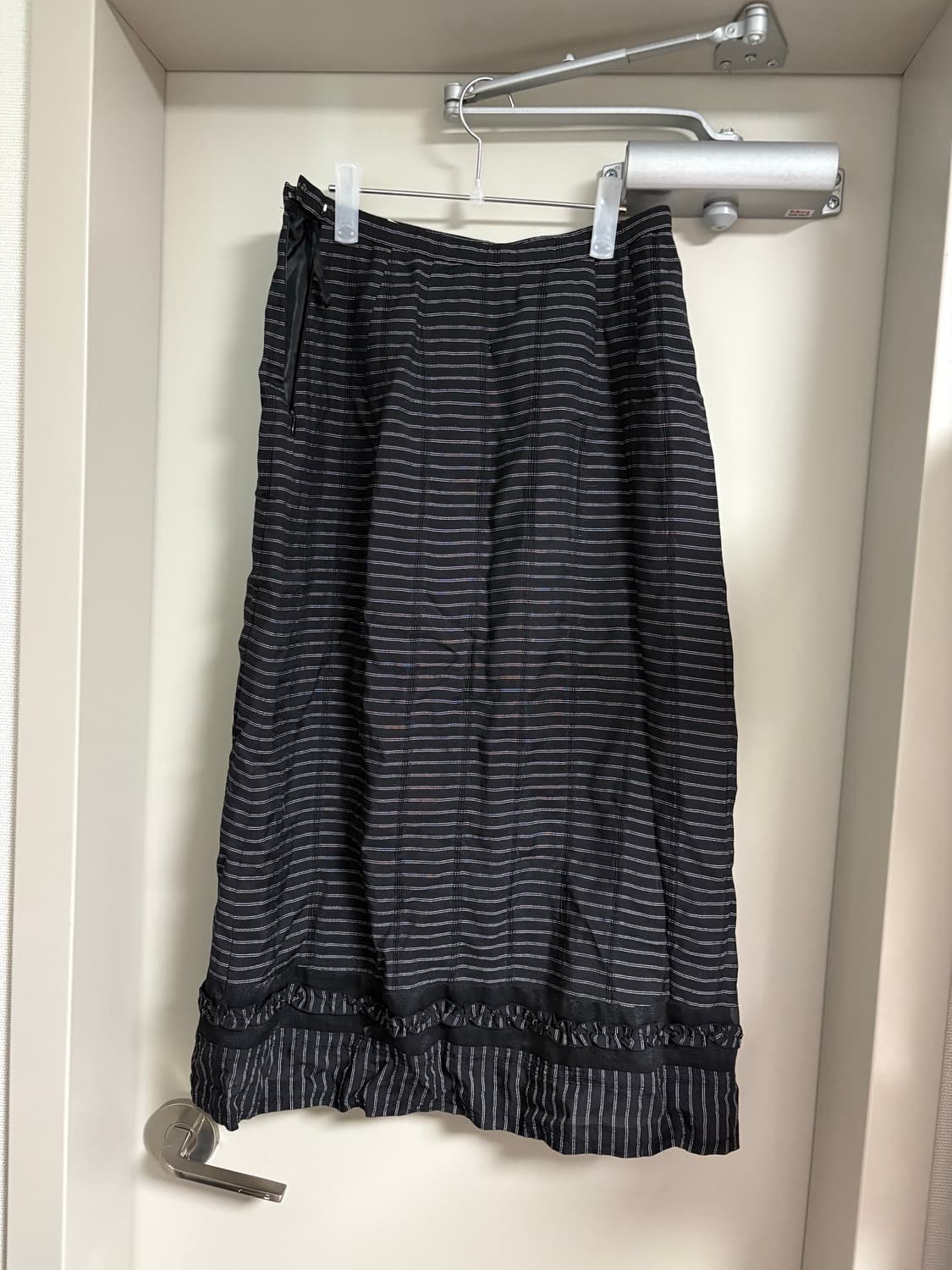 스트라이프 프릴 롱스커트 상품이미지1