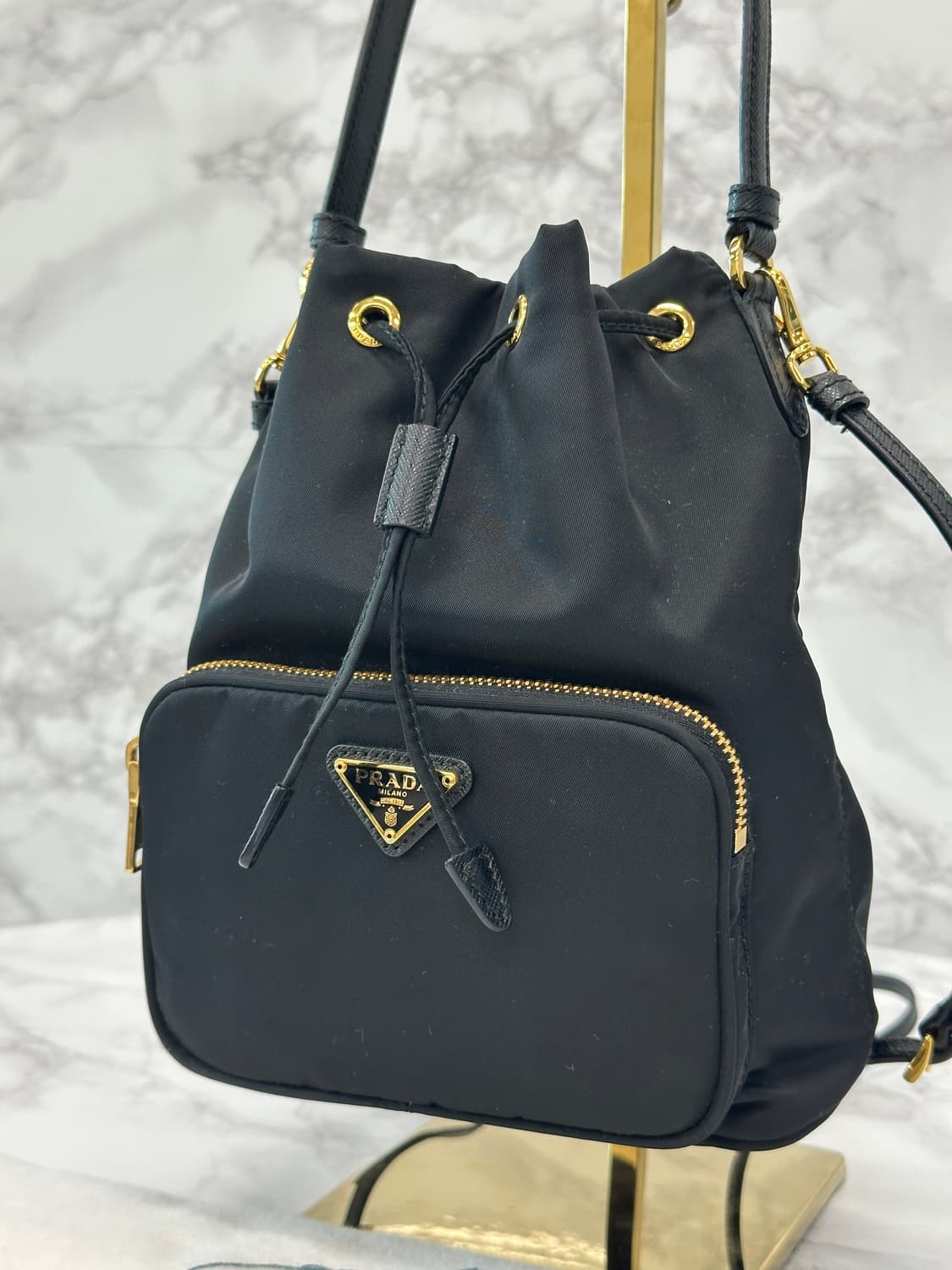 프라다 리나일론 버킷백 금장로고 상품이미지2