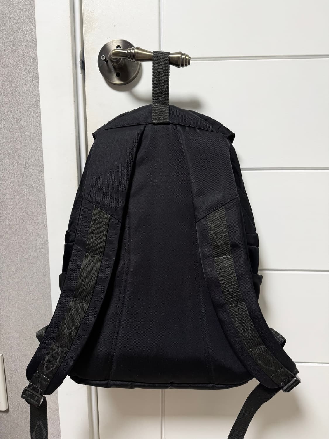 미스치프 버클 플랩 백팩 블랙 상품이미지2