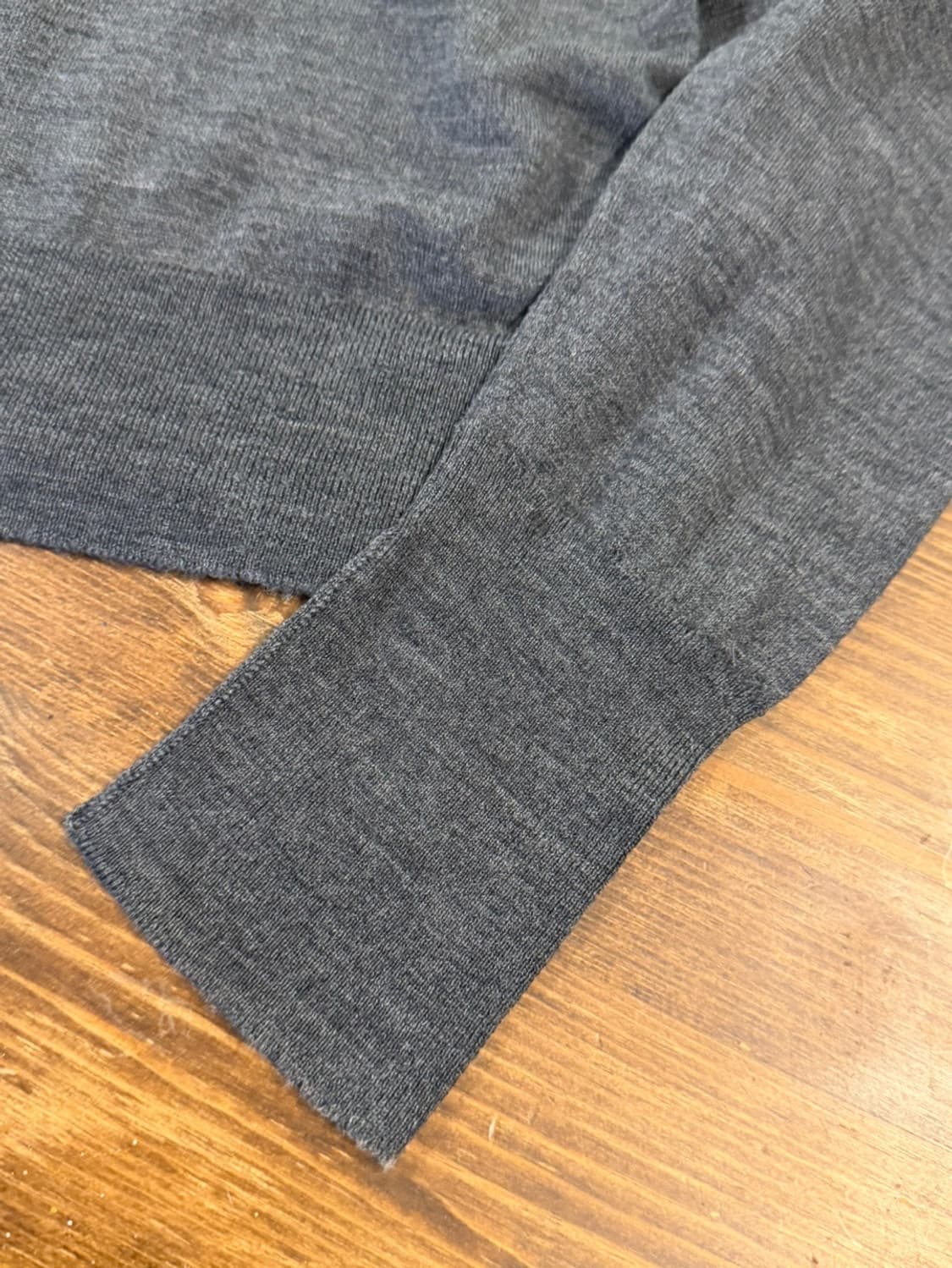 존스메들리 브이넥 니트 100 상품이미지10