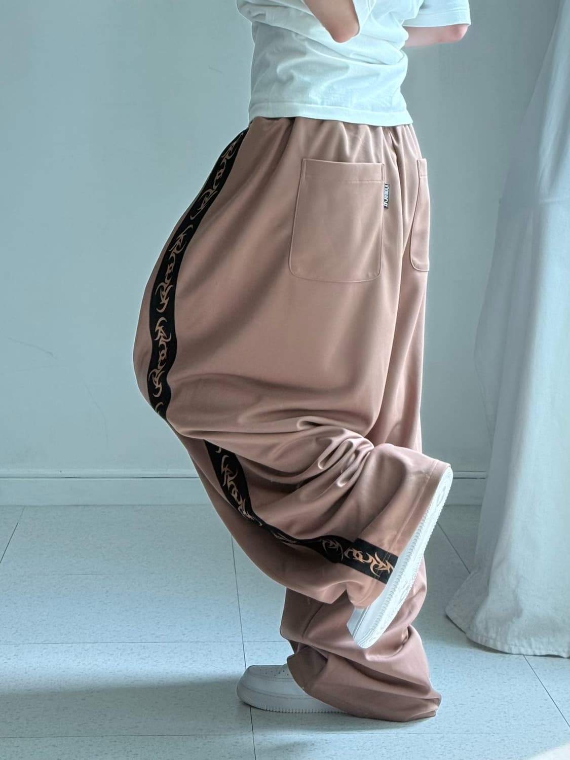 아조바이아조 원턱 모카 트랙팬츠 상품이미지3