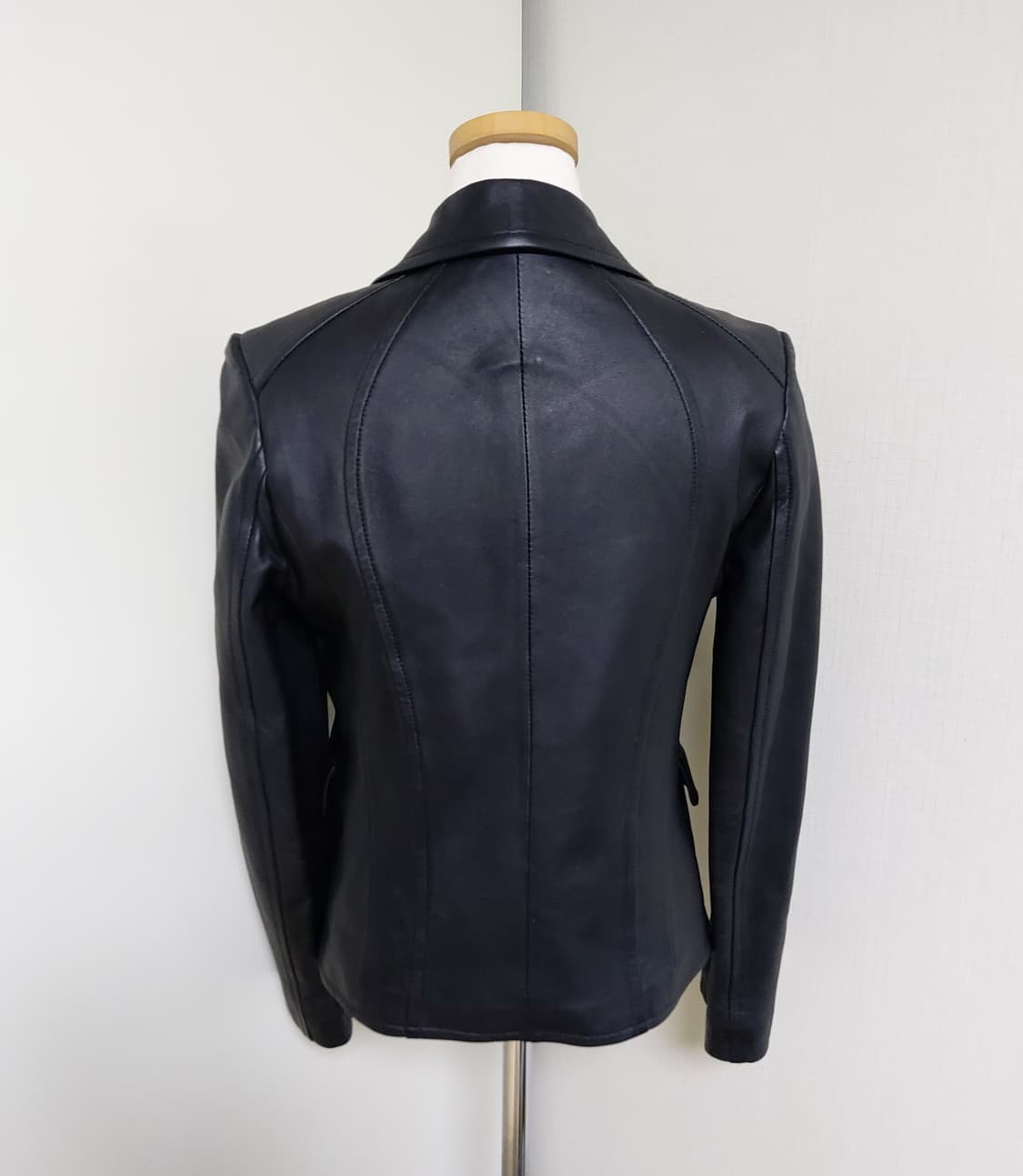 LONE 준지 by 정욱준 여성 양가죽 자켓 (66)

 상품이미지3