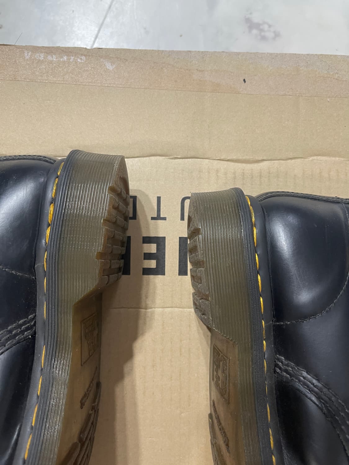 닥터마틴 10홀 워커 270 상품이미지6