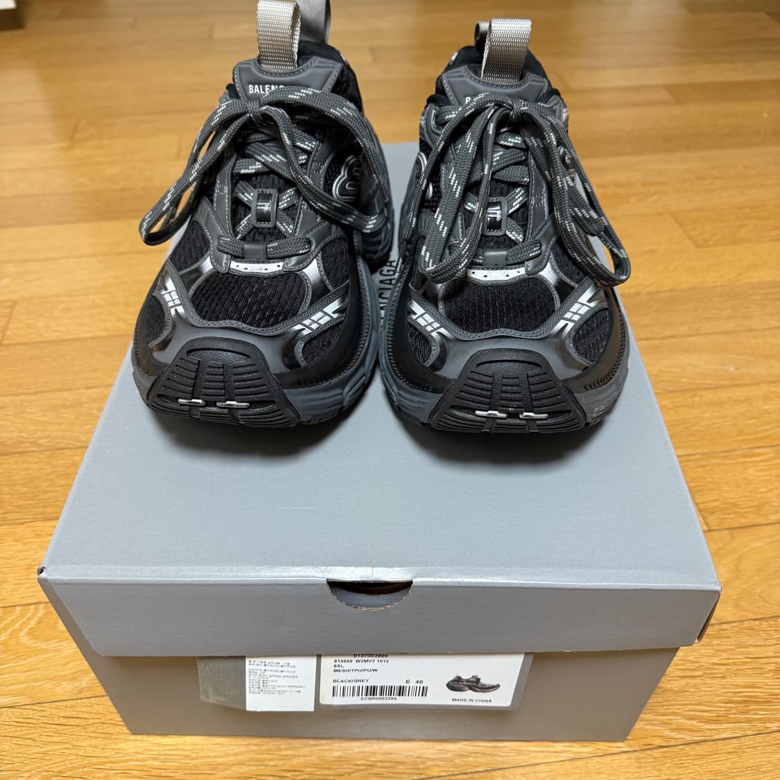 발렌시아가 6xl 블랙 그레이 상품이미지3