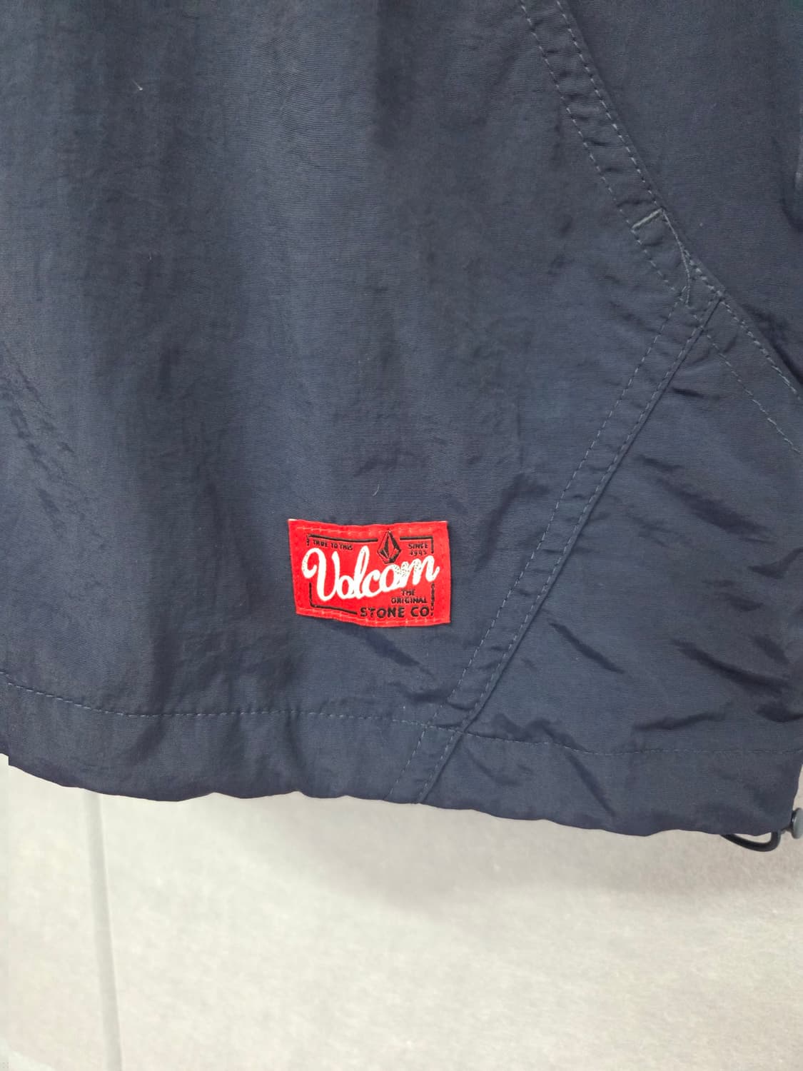 VOLCOM 볼컴 후면 빅로고 후드 바람막이 자켓 네이비 상품이미지5