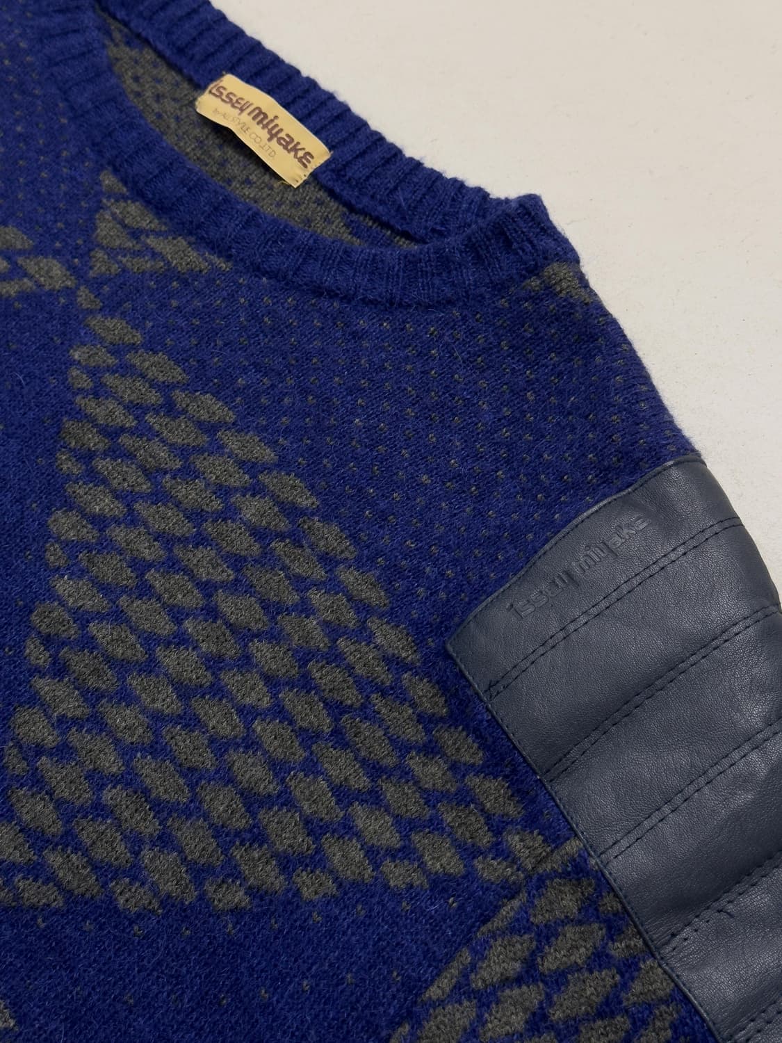 70's 이세이미야케 아카이브 레더 패치 스웨터 상품이미지4