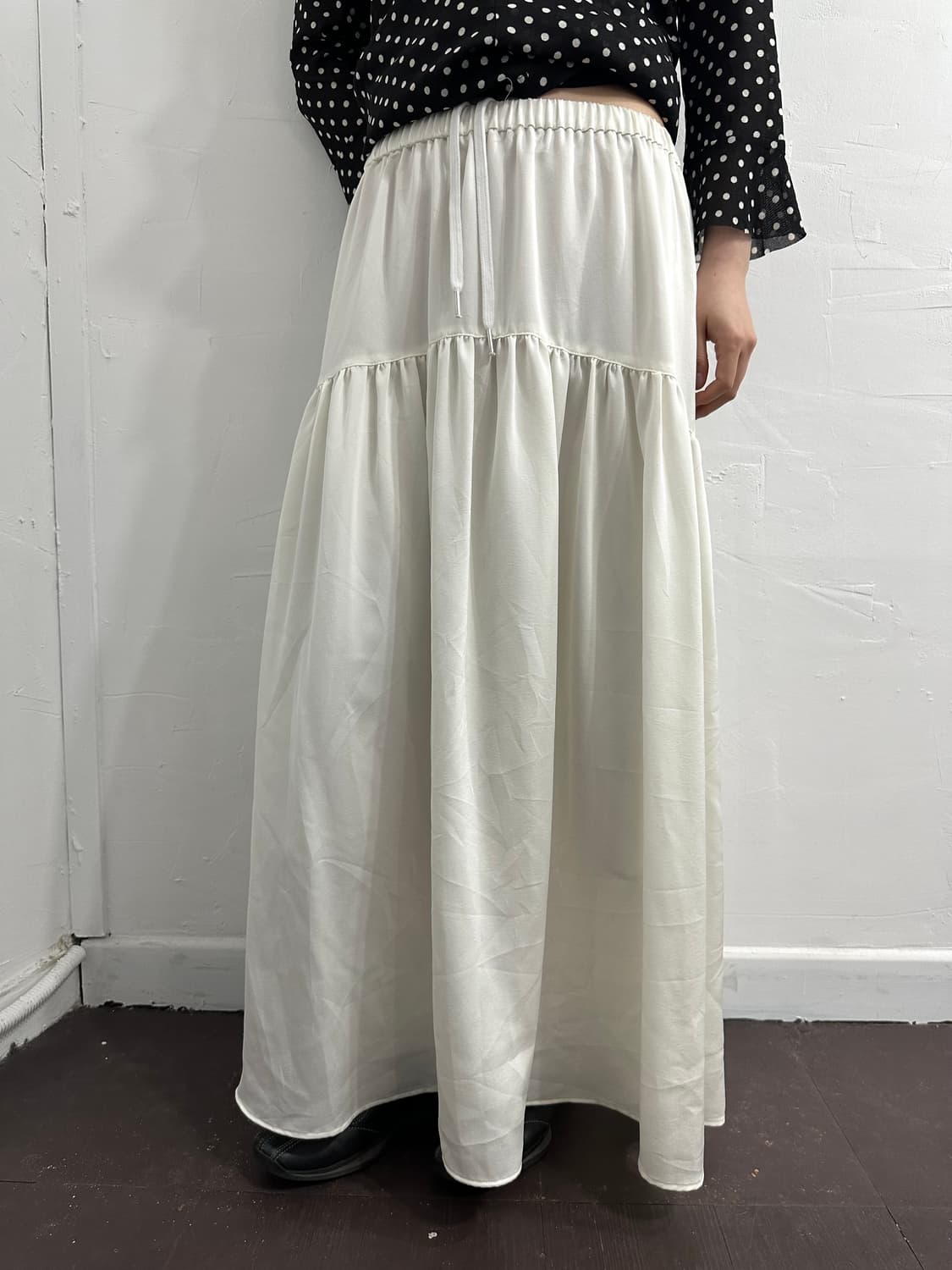 mary and vintage glossy white long skirt 상품이미지1