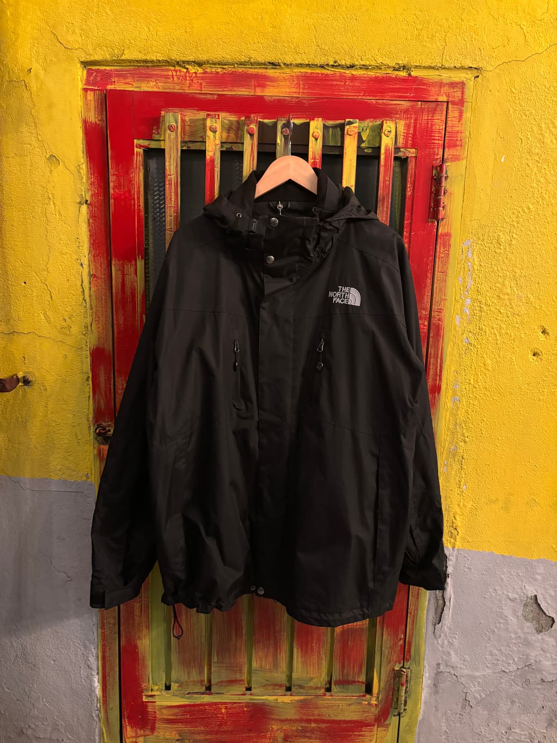 The North Face Gore-Tex Windbreaker 상품이미지1