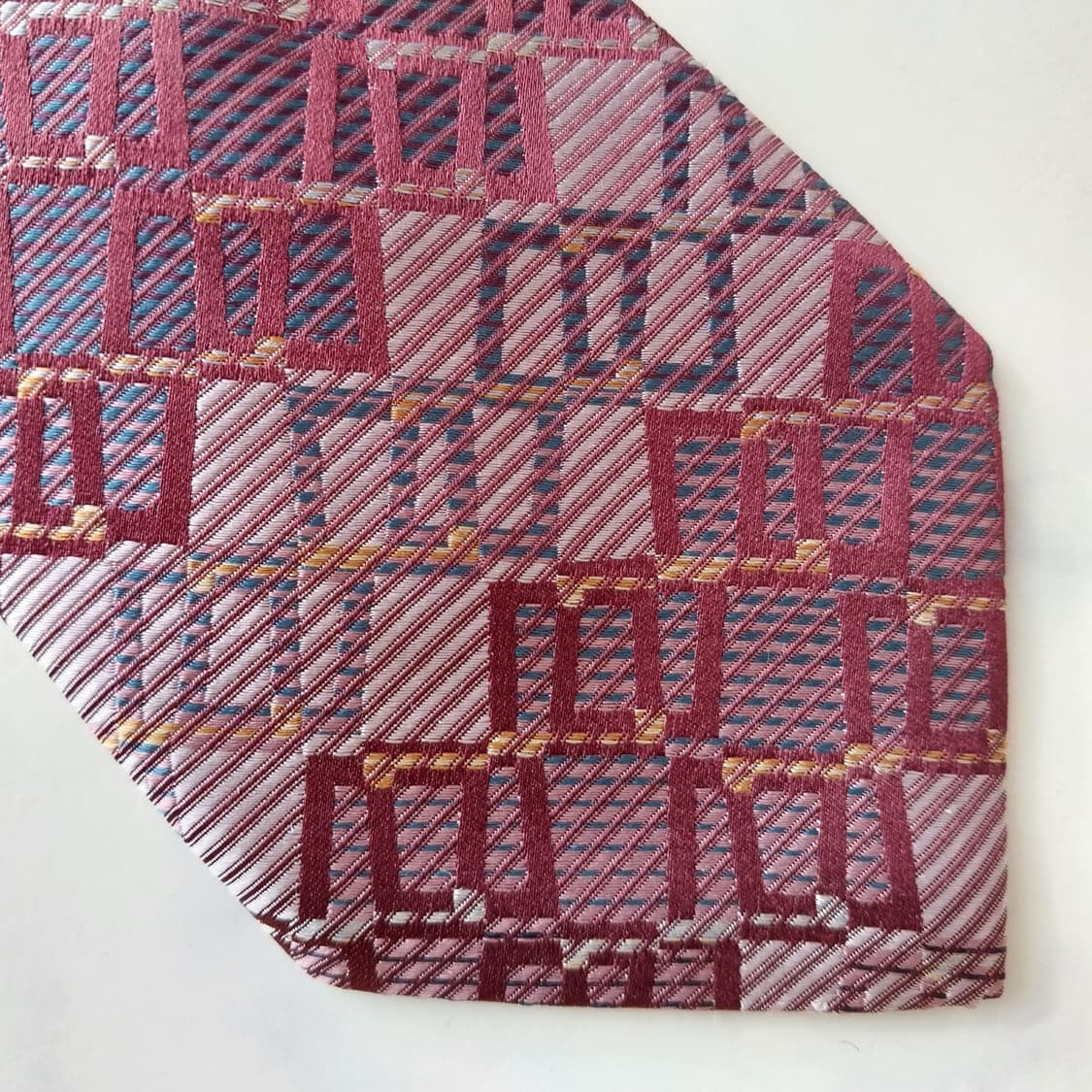 알테아 실크 버건디 기하 패턴 넥타이 9.2cm 새제품 K1840
 상품이미지7