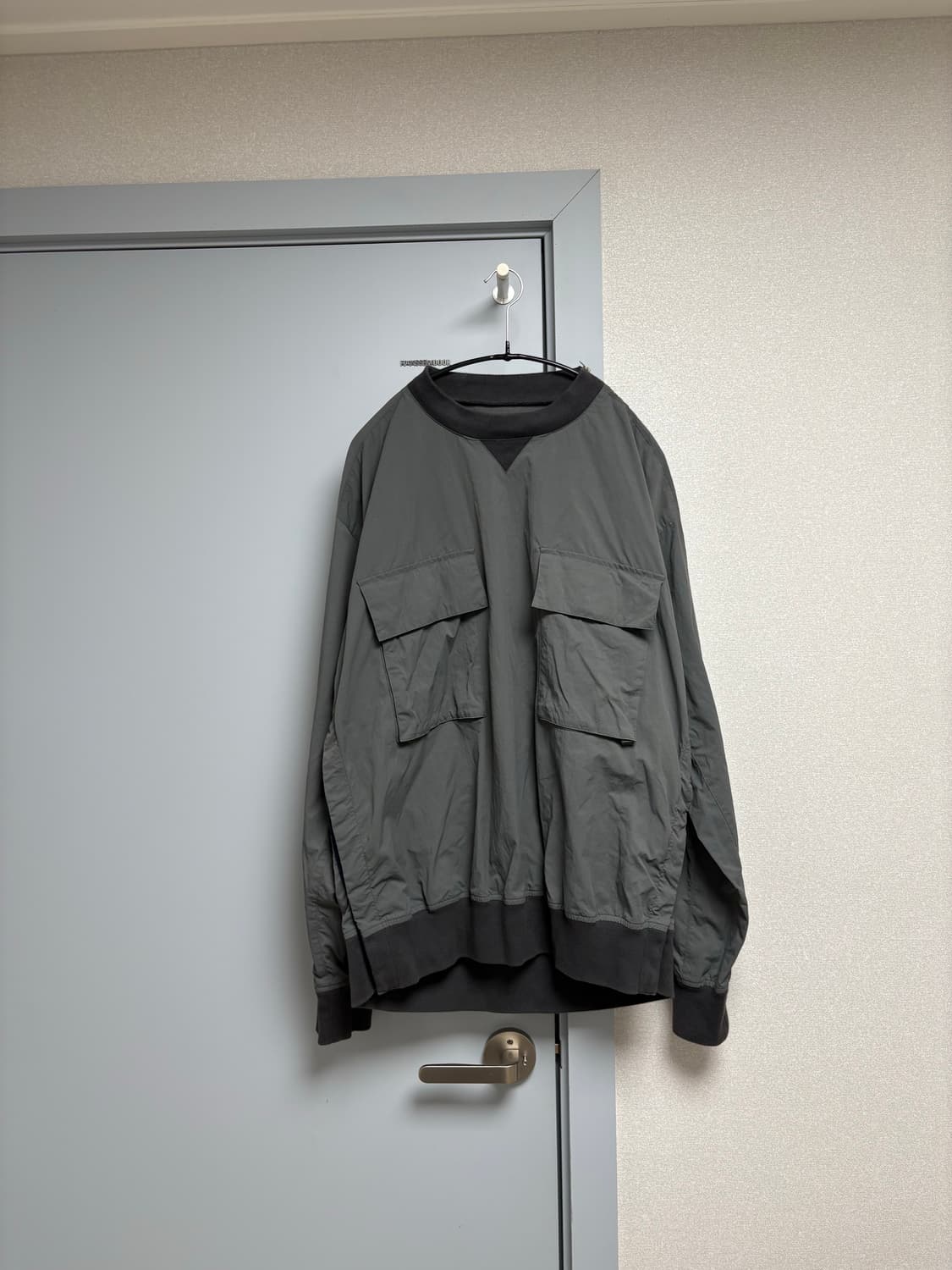 Sacai 나일론 포켓 맨투맨 회색 상품이미지2