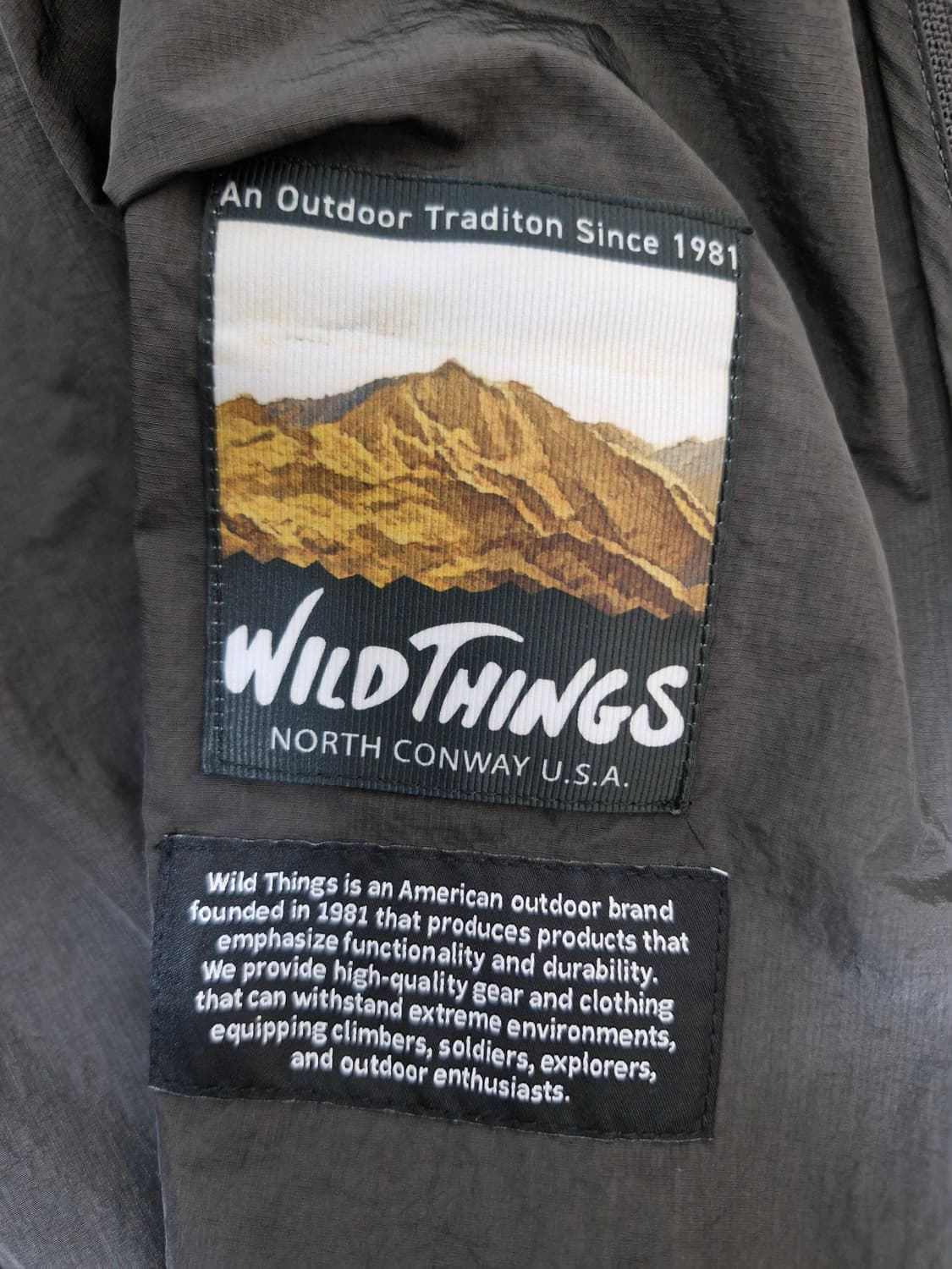 와일드띵스 바람막이 아미 자켓 그라파이트 L사이즈 판매합니다 상품이미지3