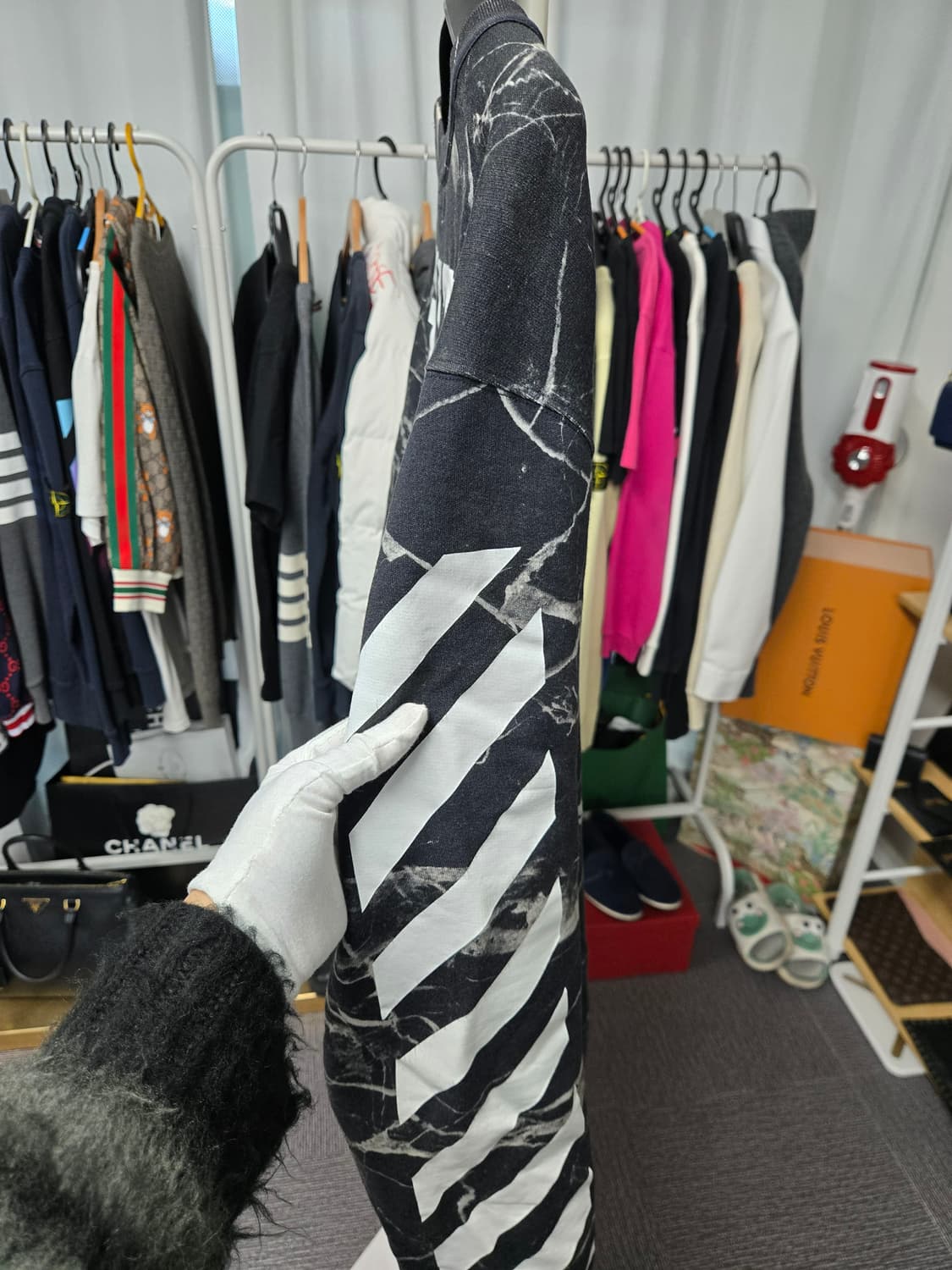 [A급컨디션] 오프화이트 에로우 맨투맨 상품이미지3