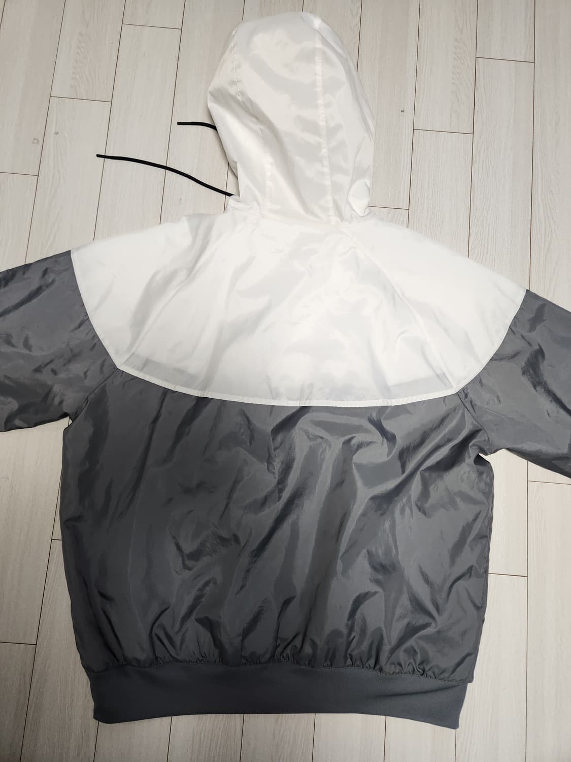 새상품급)나이키 윈드러너 우븐 바람막이 사이즈105(xl)

여러 중고사 상품이미지8