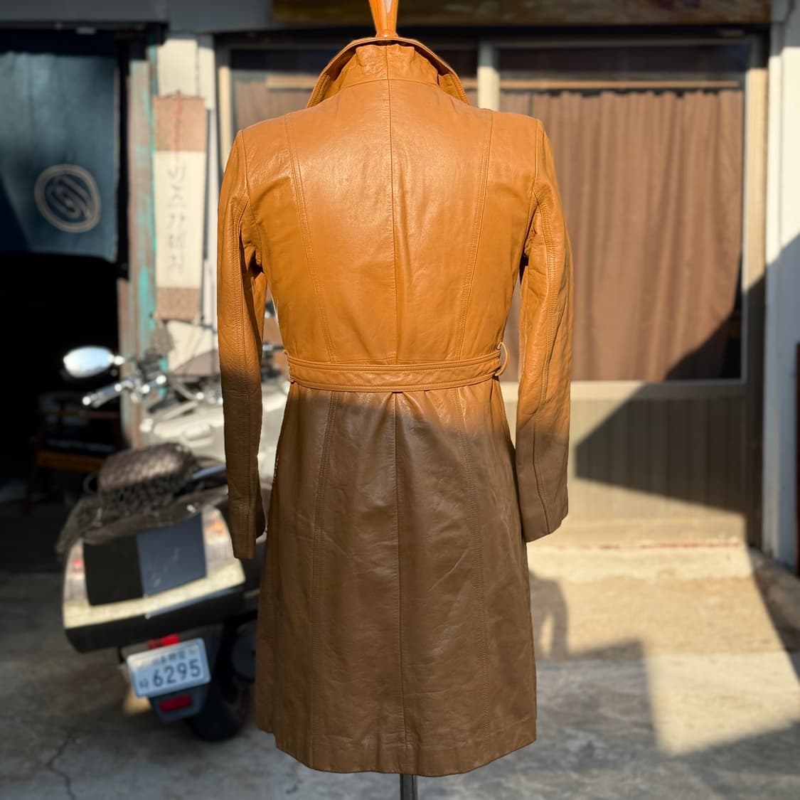 이모션 카우하이드 벨티드 싱글 코트 55-66 상품이미지10