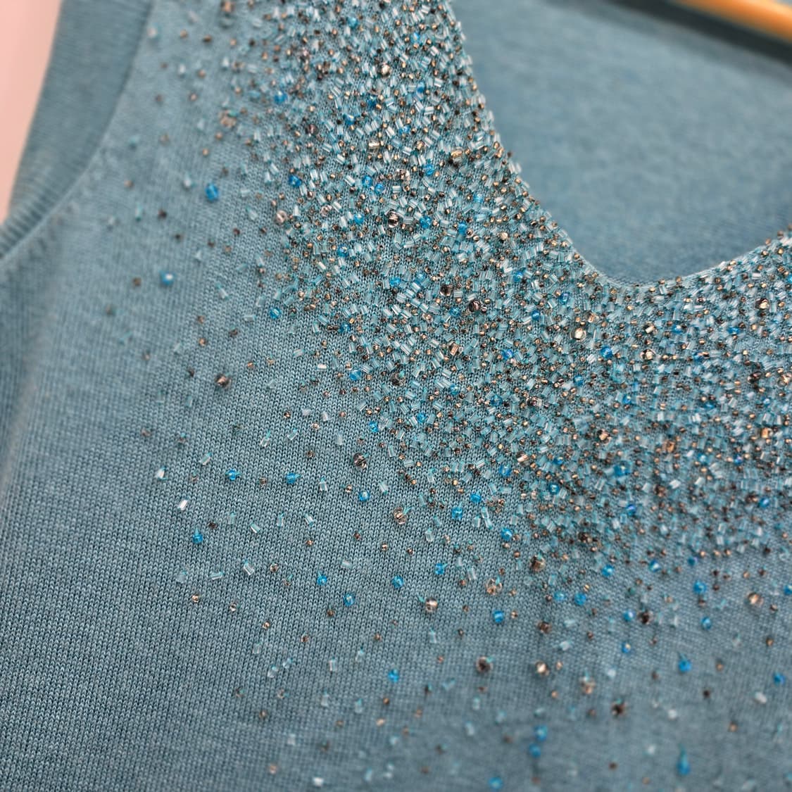 비즈 디테일 니트 슬리브리스 상품이미지2