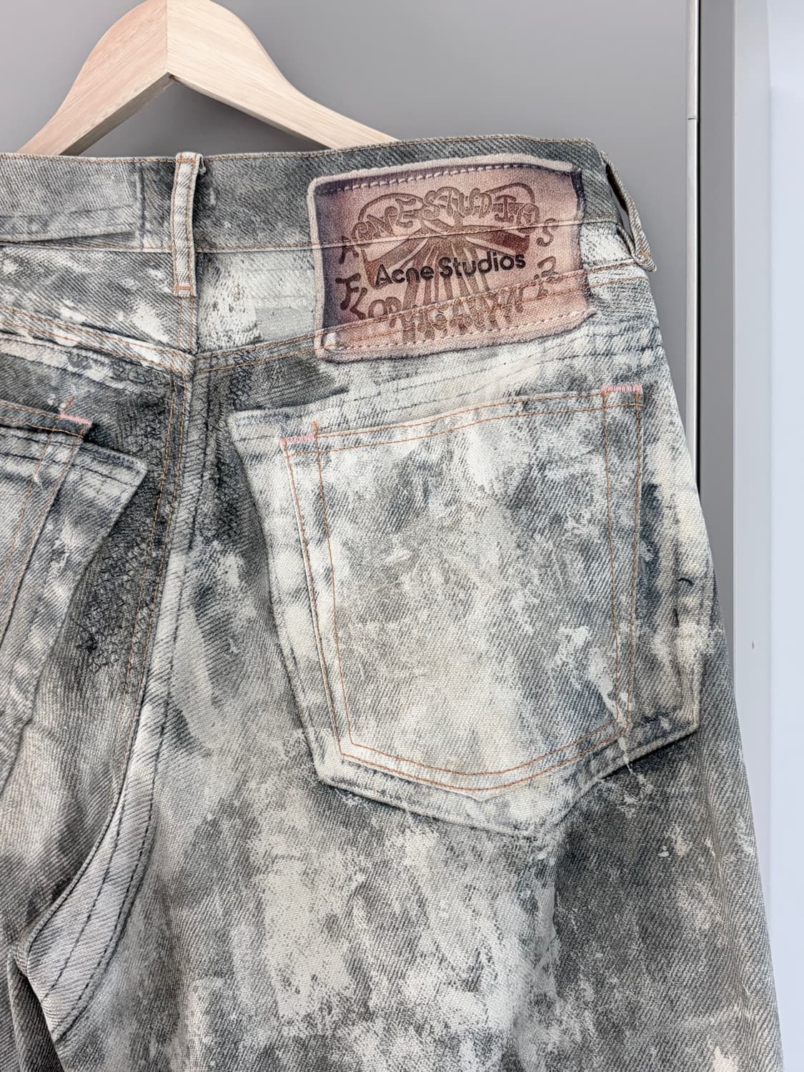 Acne Studios paint splatter wide jeans 상품이미지3