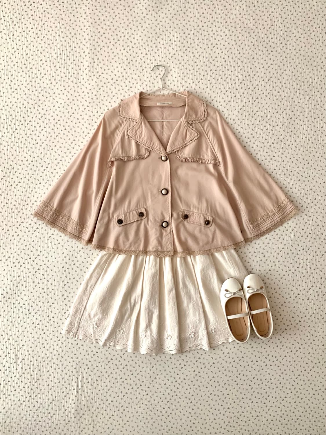 엑시즈팜 레이스 아일렛 트렌치 케이프 상품이미지1