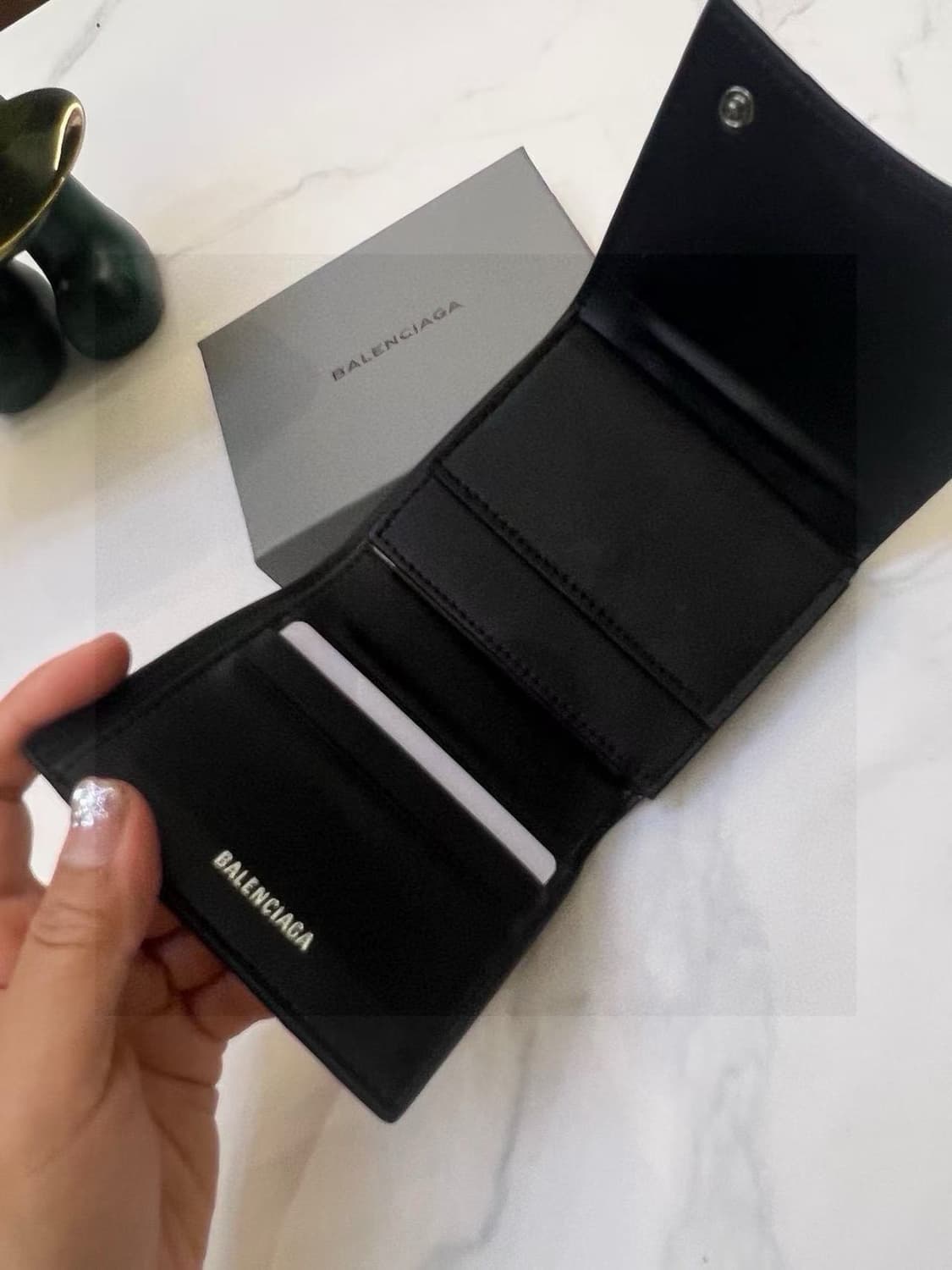 발렌시아가 검은색 가죽 지갑 상품이미지7