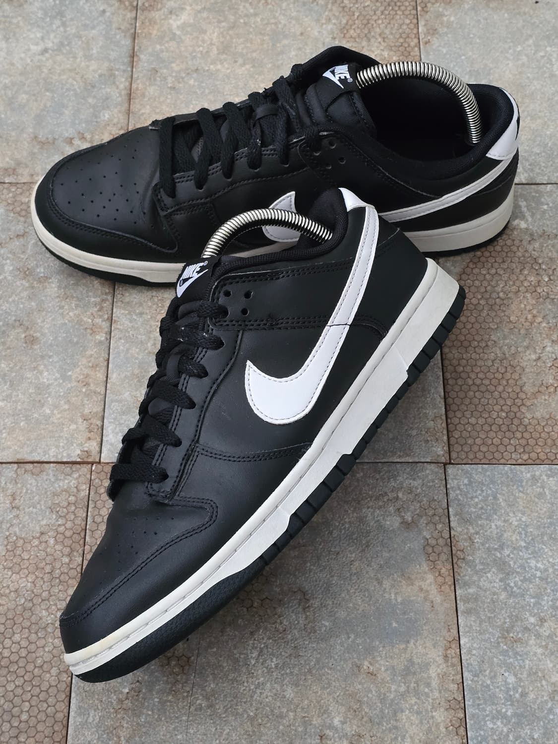 (280)나이키 덩크 로우 레트로 블랙 화이트  상품이미지2