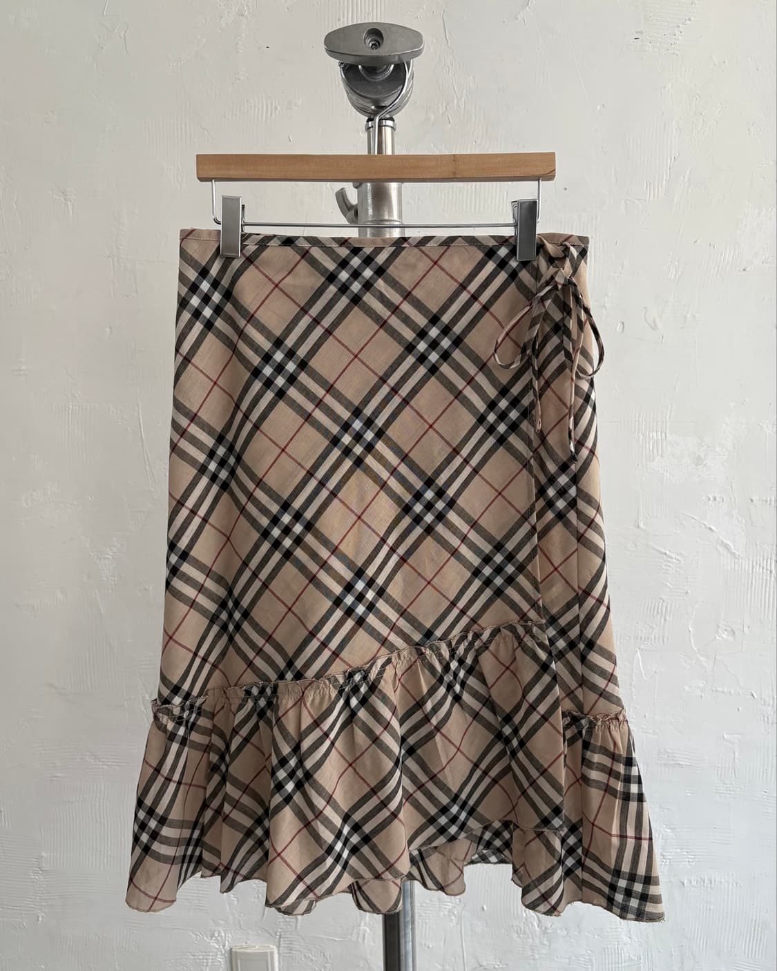 Burberry 버버리 블루라벨 베이지 노바체크 프릴 미디 스커트 상품이미지1