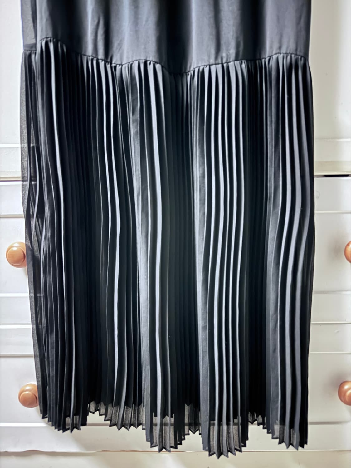 블랙 플리츠 민소매 원피스 상품이미지2