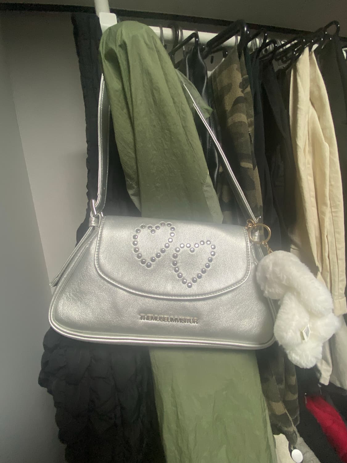 Themuseumvisitor silver bag 판매합니다!!! 상품이미지1