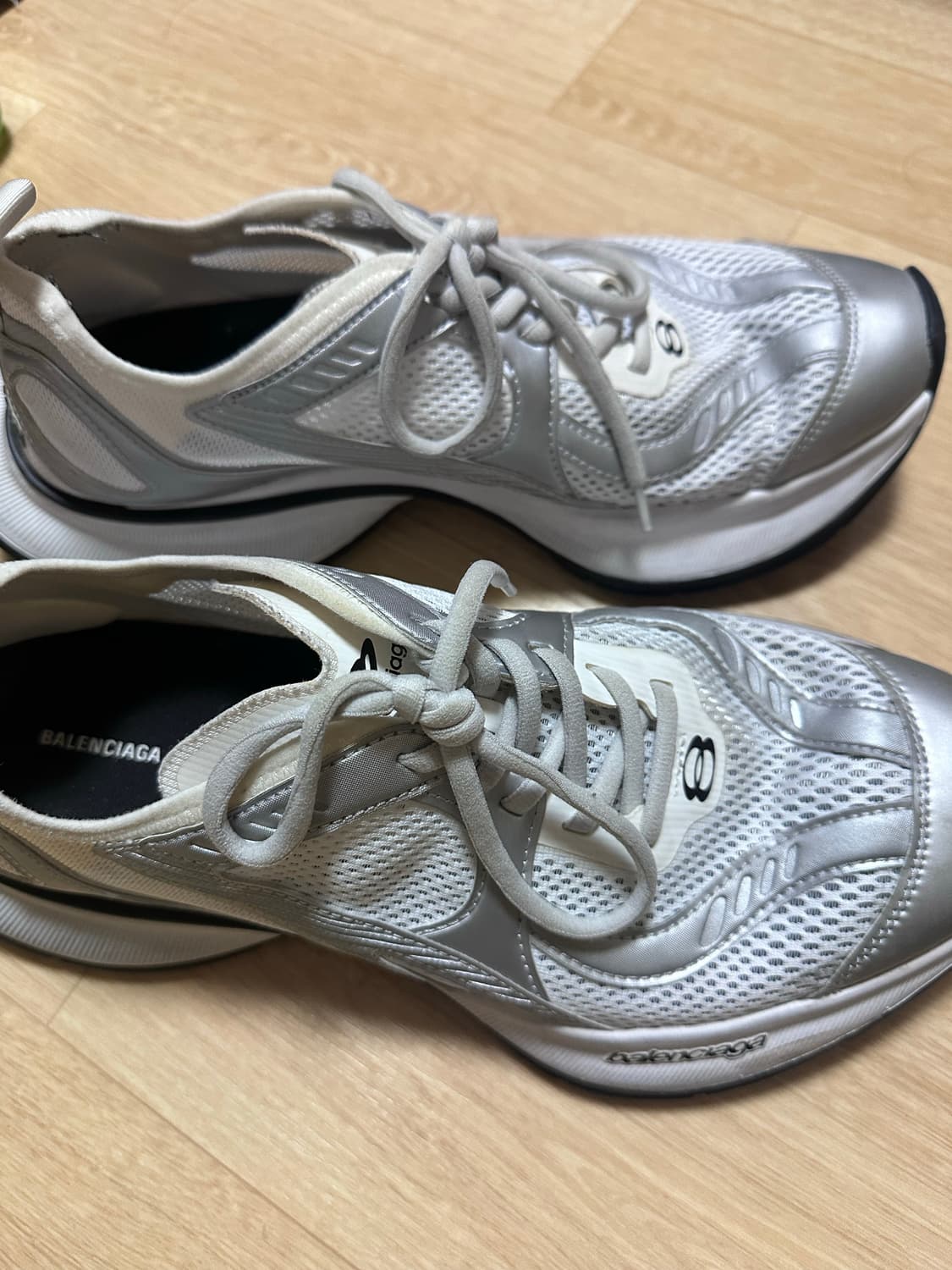 42) 발렌시아가 서킷 화이트 실버 스니커즈 상품이미지3
