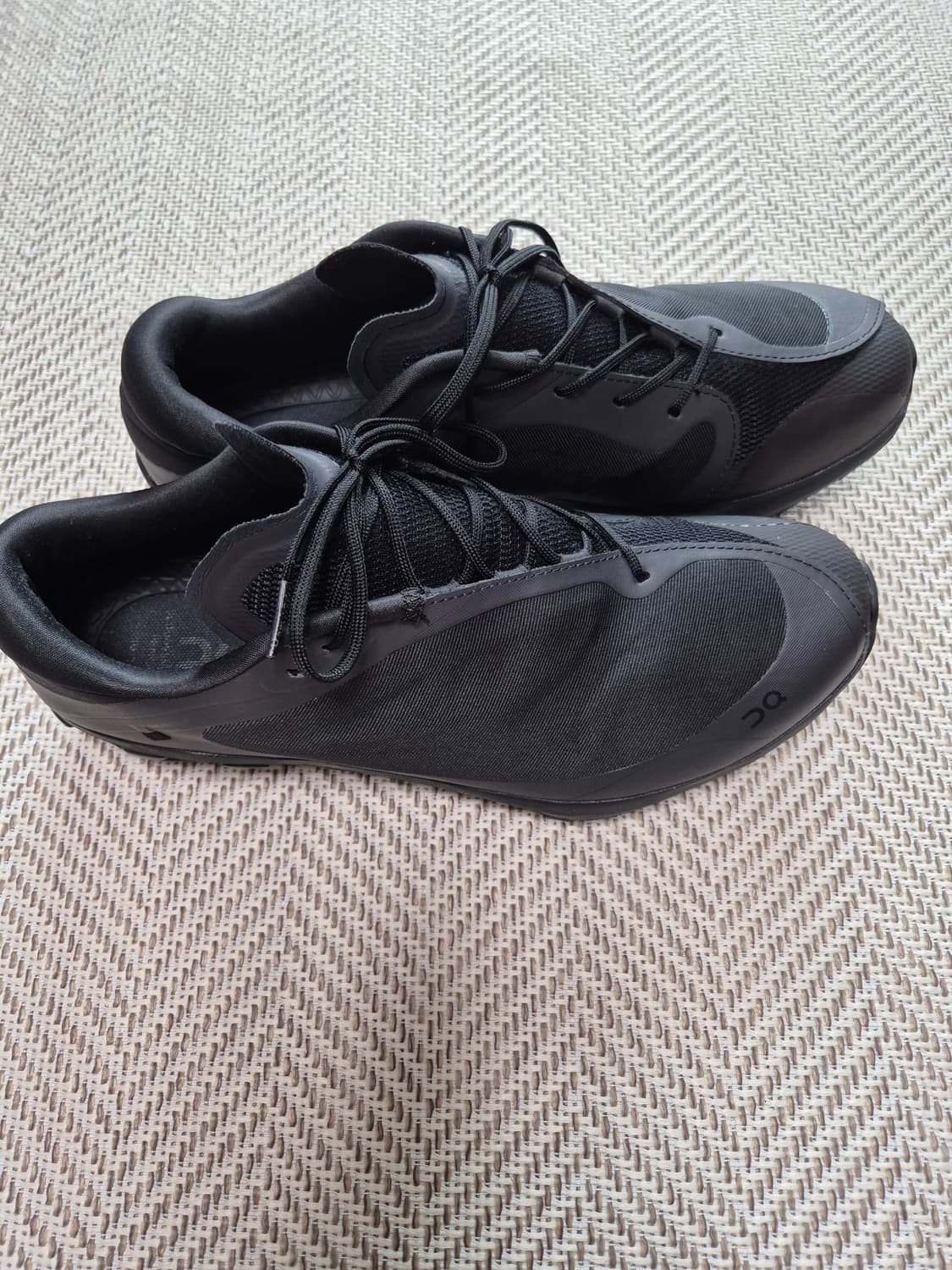 온러닝 x 포스트아카이브팩션 (온파프) 클라우드벤쳐 피크 올 블랙 상품이미지2