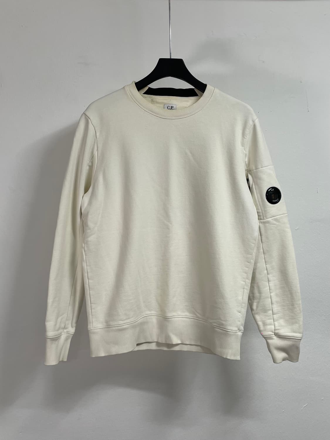 CP컴퍼니 렌즈 라운드 맨투맨 (on.137) 상품이미지1