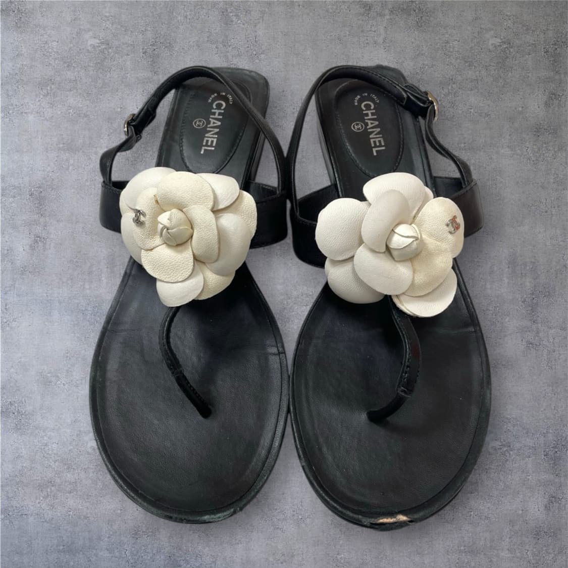 샤넬 Chanel 블랙 까멜리아 플립플랍 샌들 40 (250) 상품이미지1