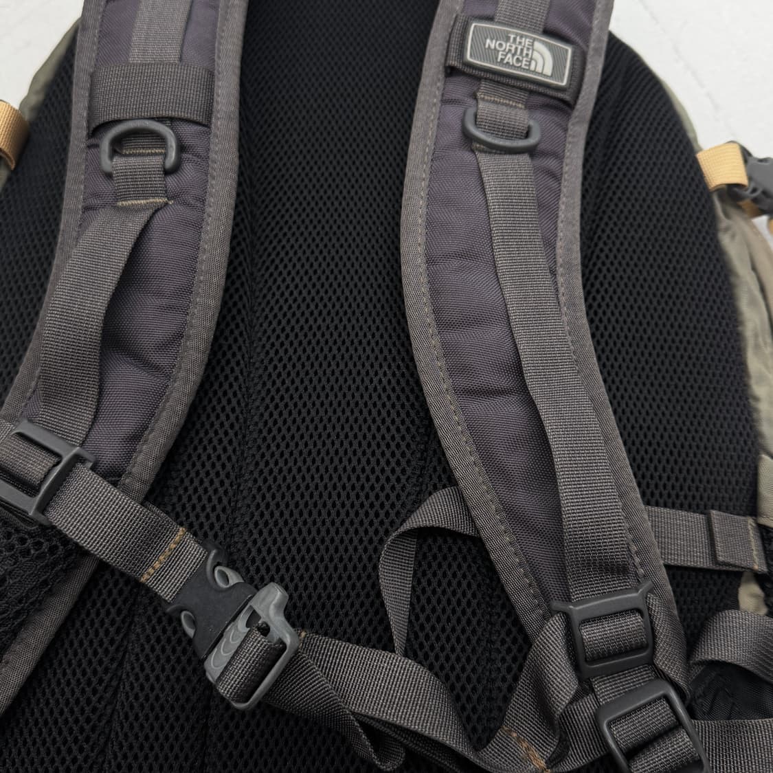 노스페이스 고프코어 보레알리스 테크니컬 백팩 레드 상품이미지7