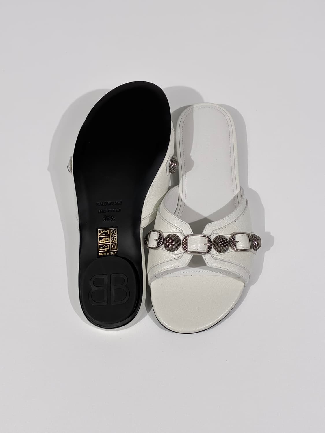 발렌시아가 카골 레더 플랫 샌들 뮬 화이트 상품이미지2