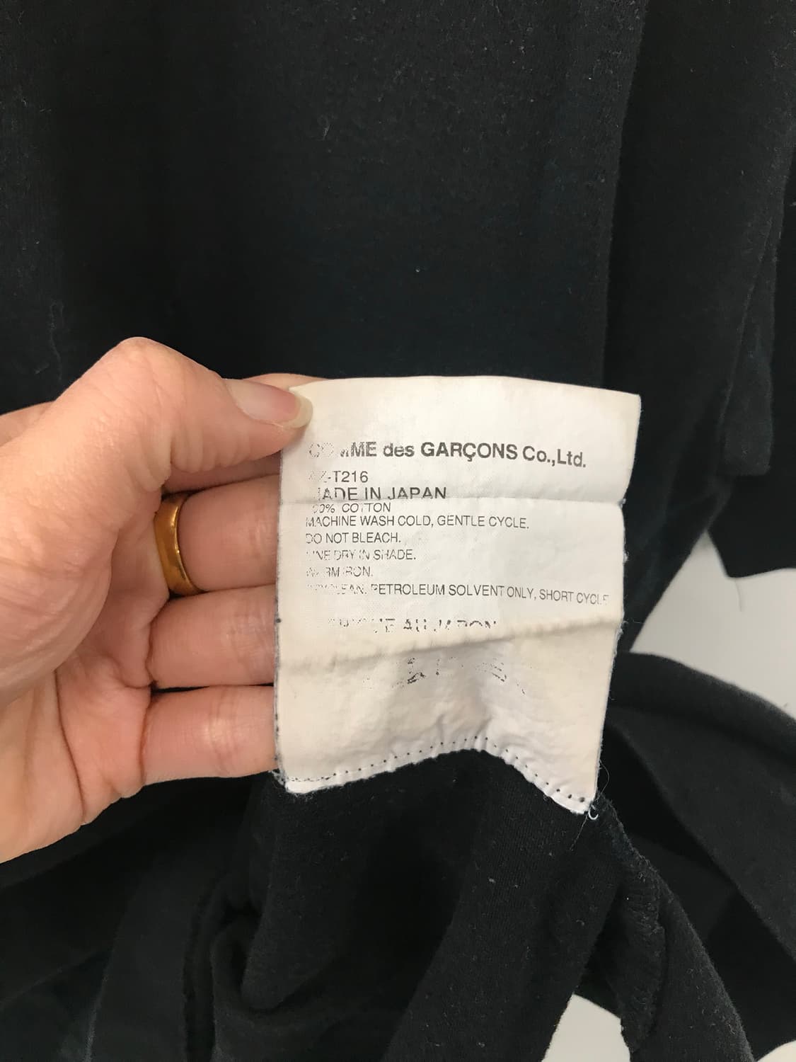 꼼데가르송 플레이 골드 와펜 블랙 반팔 티셔츠 상품이미지4