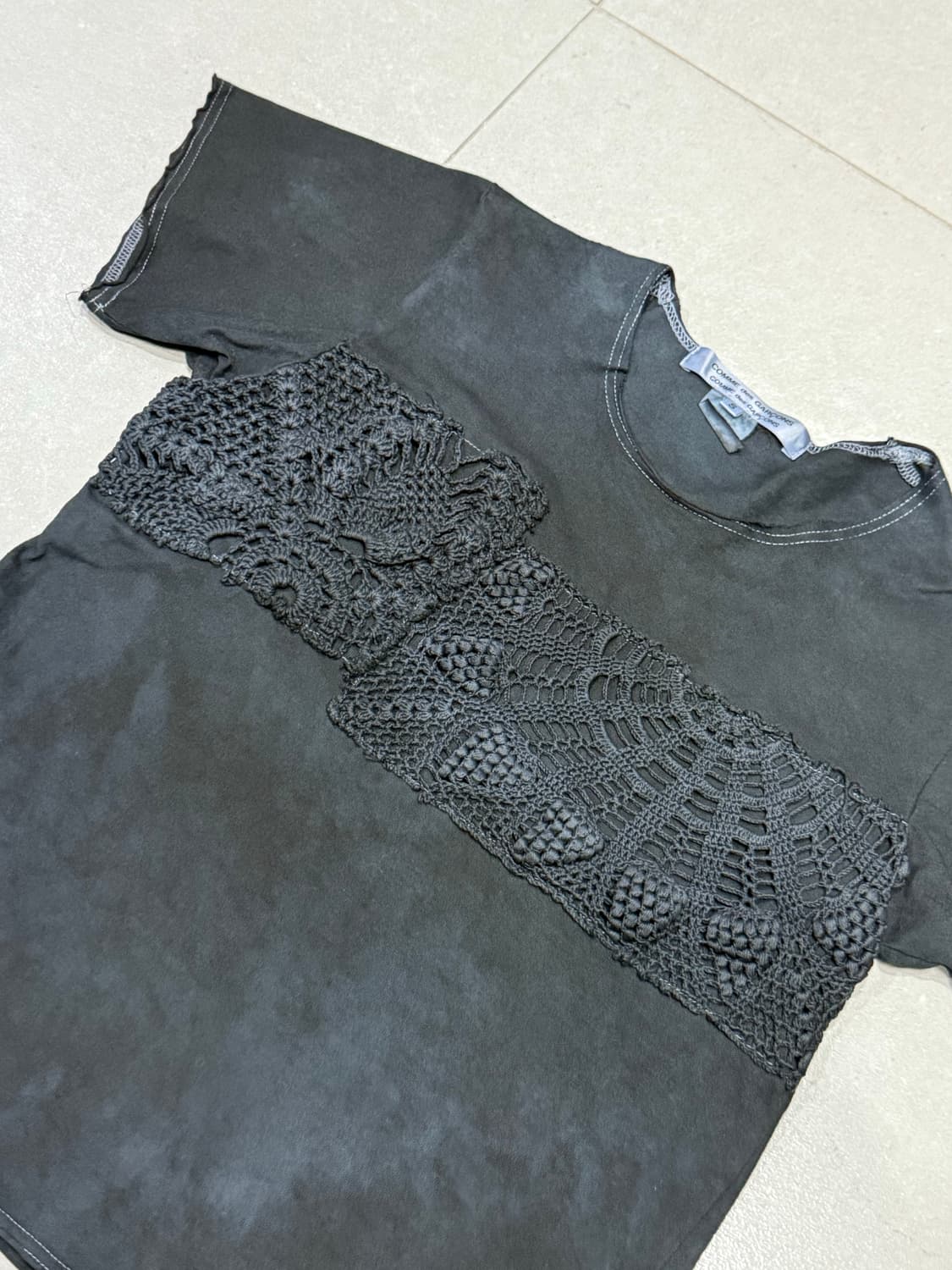 꼼데가르송 거미줄 크로쉐 망사 디테일 반팔 티셔츠 상품이미지2