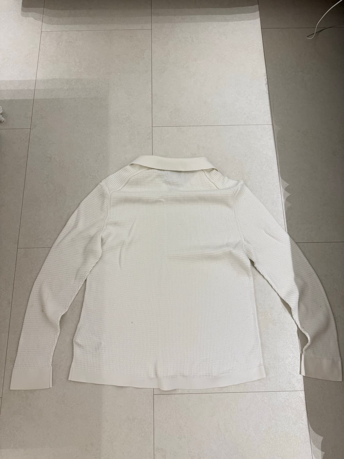 COS 코스 화이트 와플 니트 폴로 브이넥 상품이미지6