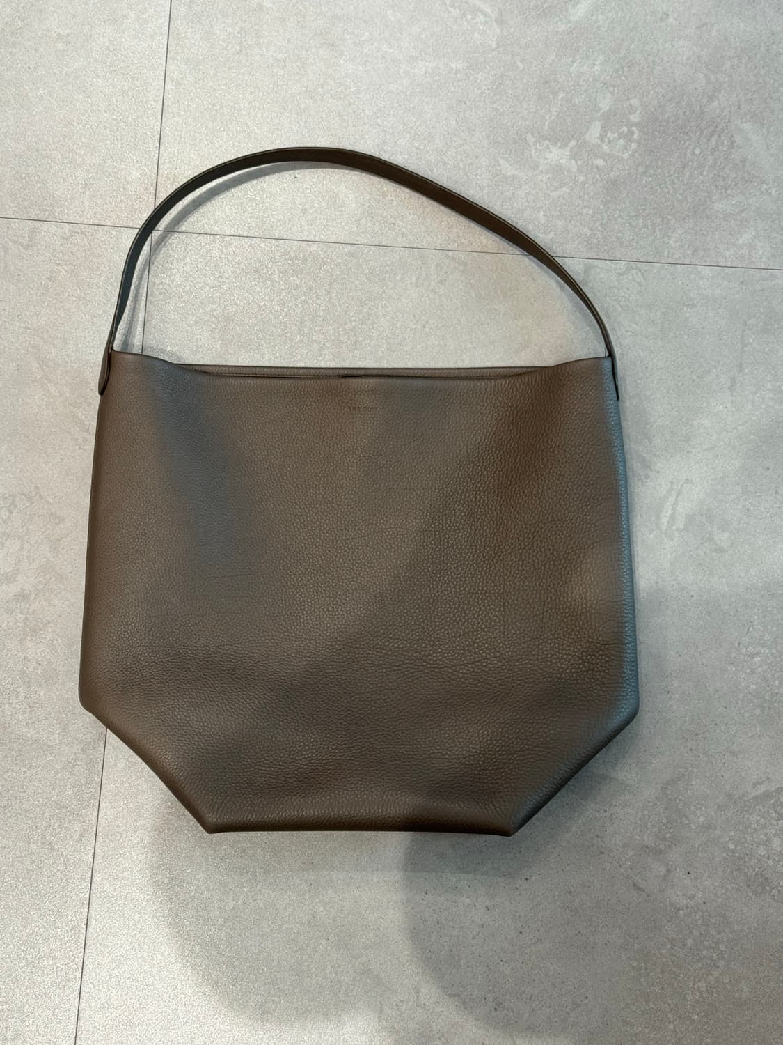 더 로우 파크백 라지 다크 올리브 컬러 상품이미지2