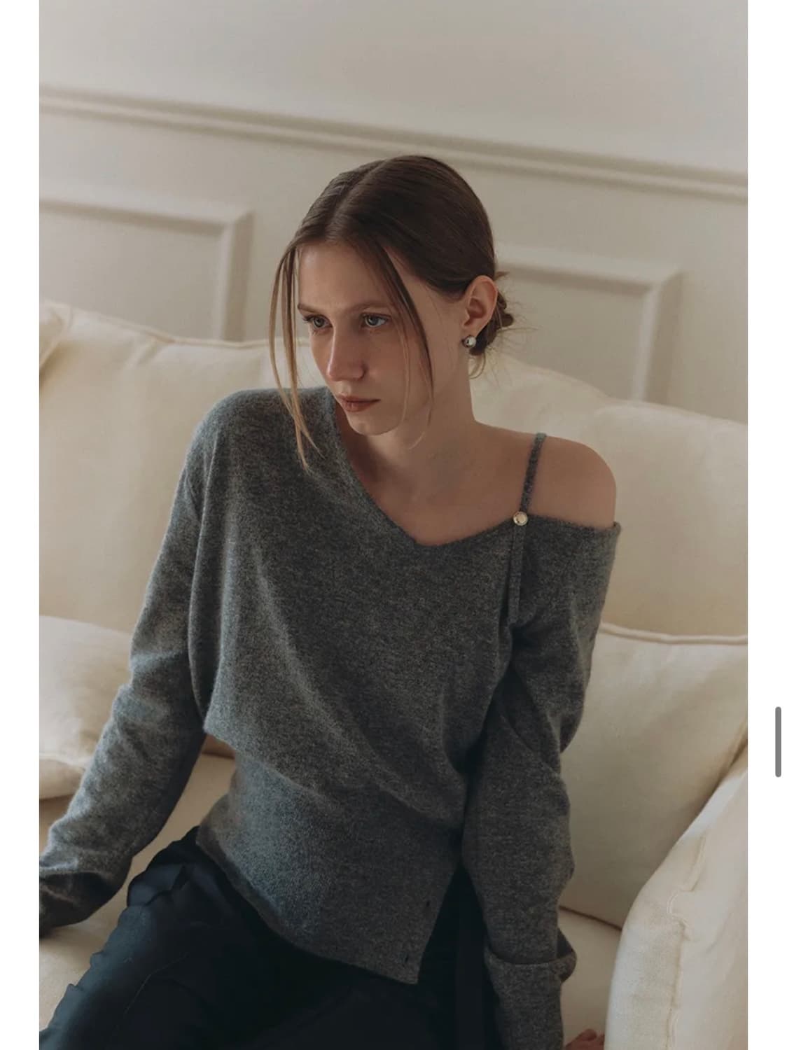 아워코모스 버튼 오프숄더 니트  상품이미지1